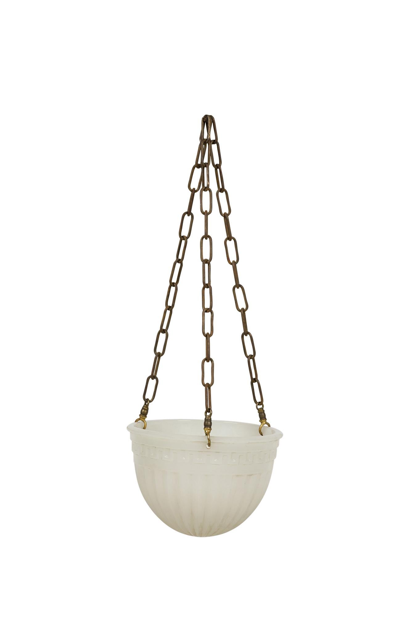 Art Déco Lanterna francese a forma di ciotola in alabastro bianco Art Deco in vendita
