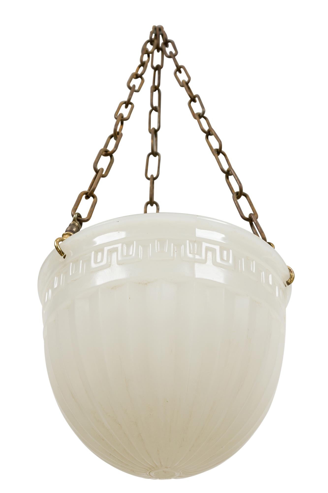 XX secolo Lanterna francese a forma di ciotola in alabastro bianco Art Deco in vendita