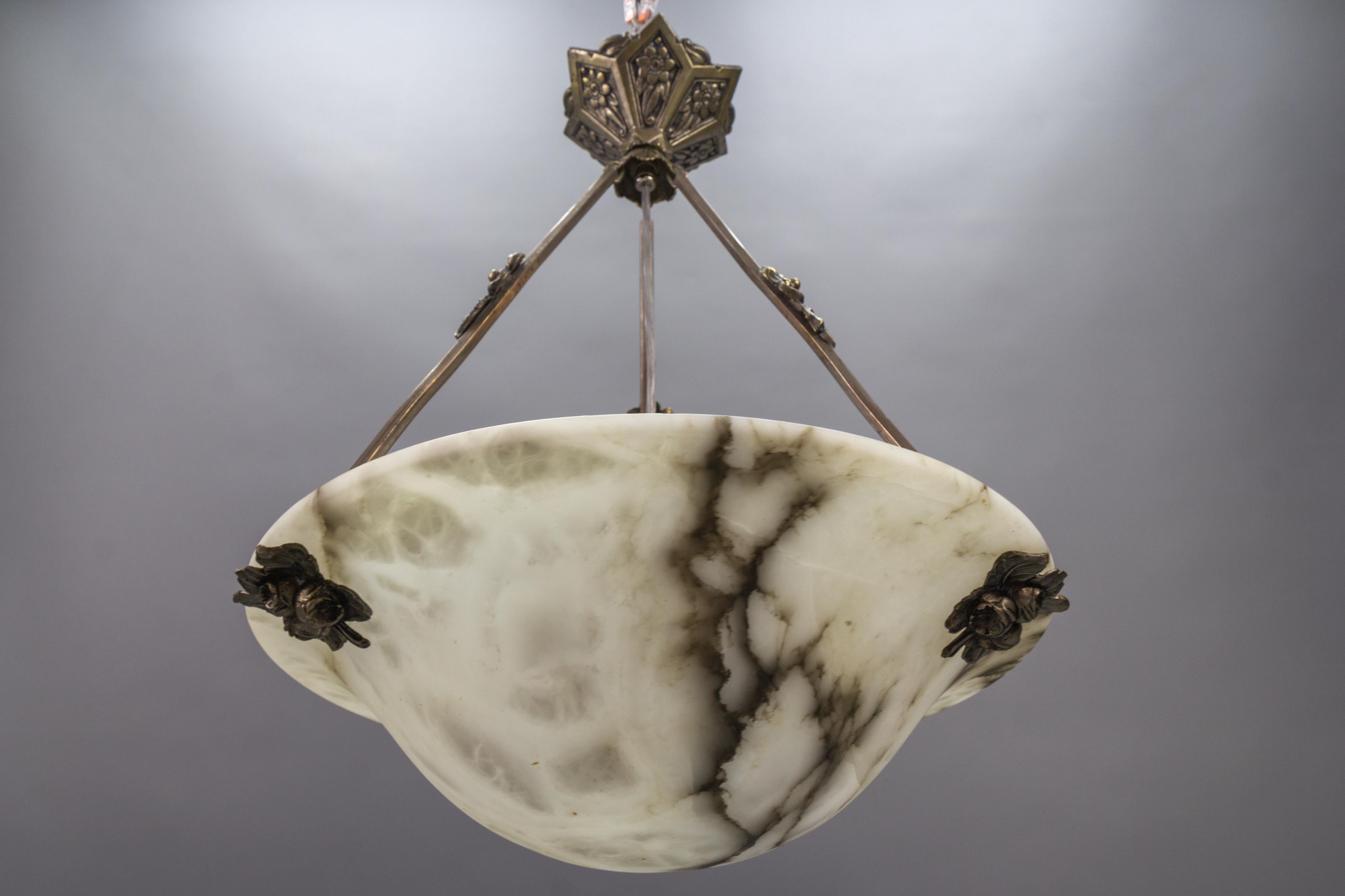 French Art Deco White and Black Veined Alabaster Pendant Light Fixture, ca. 1920 In Good Condition For Sale In Barntrup, DE