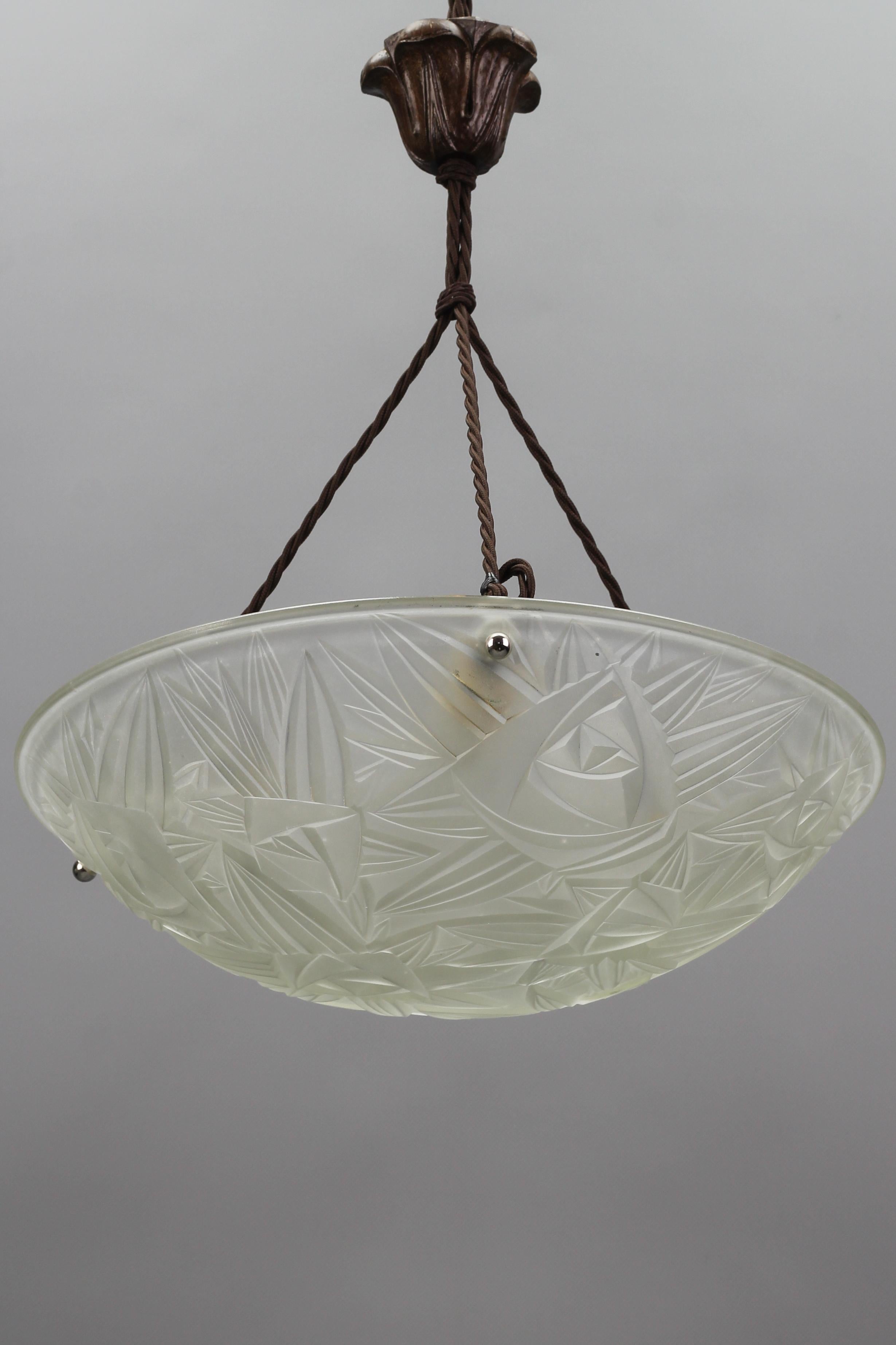 French Art Deco White Frosted Glass Pendant Light by Noverdy, 1930s In Good Condition In Barntrup, DE