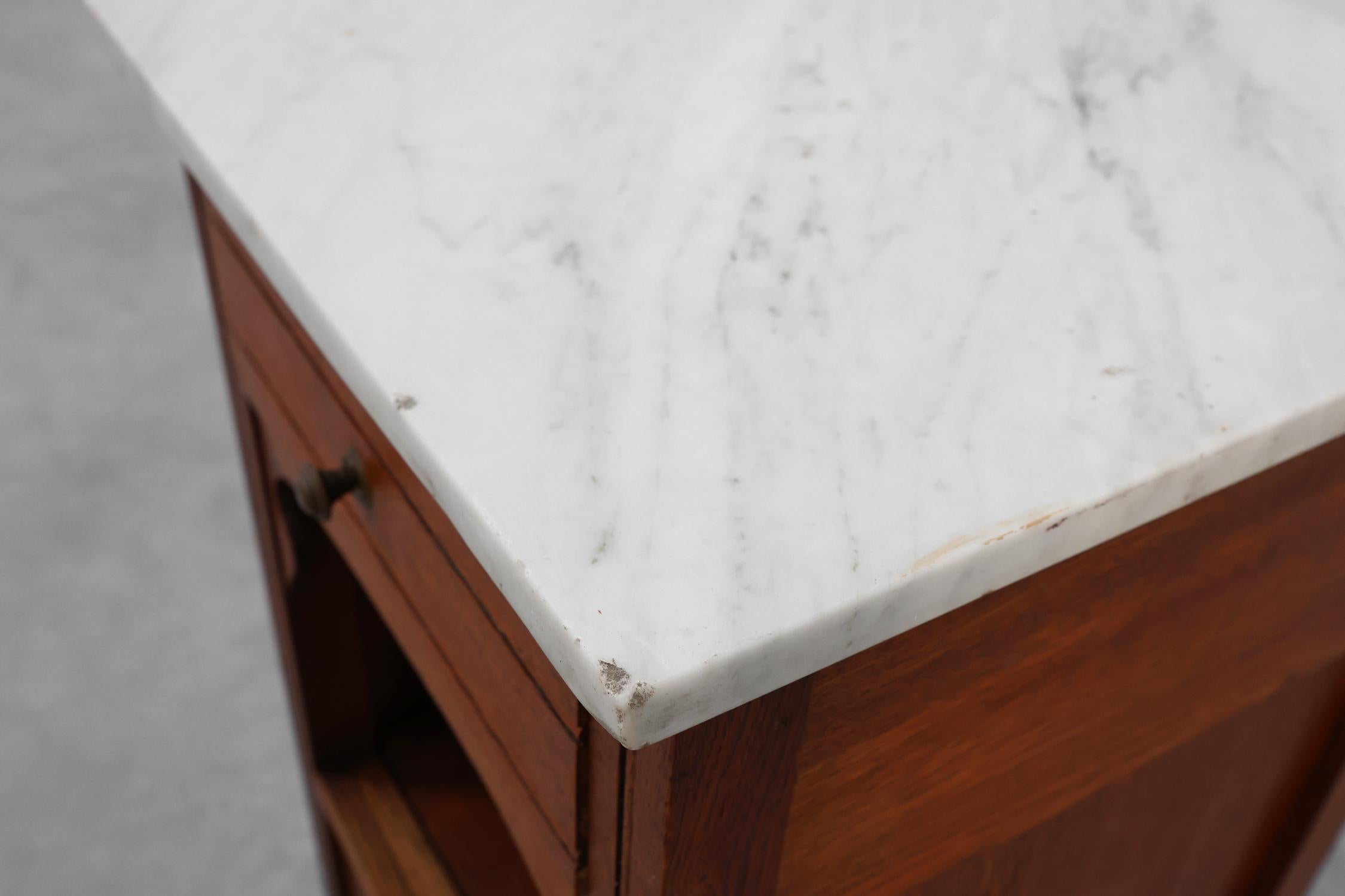 Mesilla de noche francesa Art Decó de madera y tapa de mármol gris, años 20 en venta 2