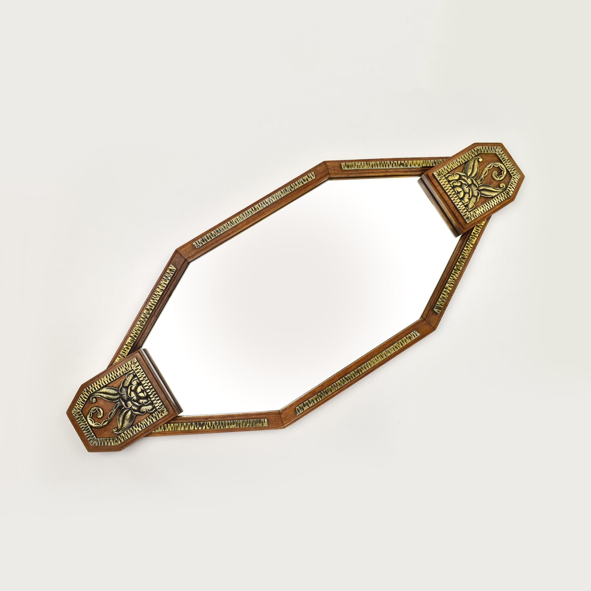 Französisch Art Deco Holztablett mit geprägtem Eisen und Spiegel Edgar Brandt Stil (Art déco) im Angebot
