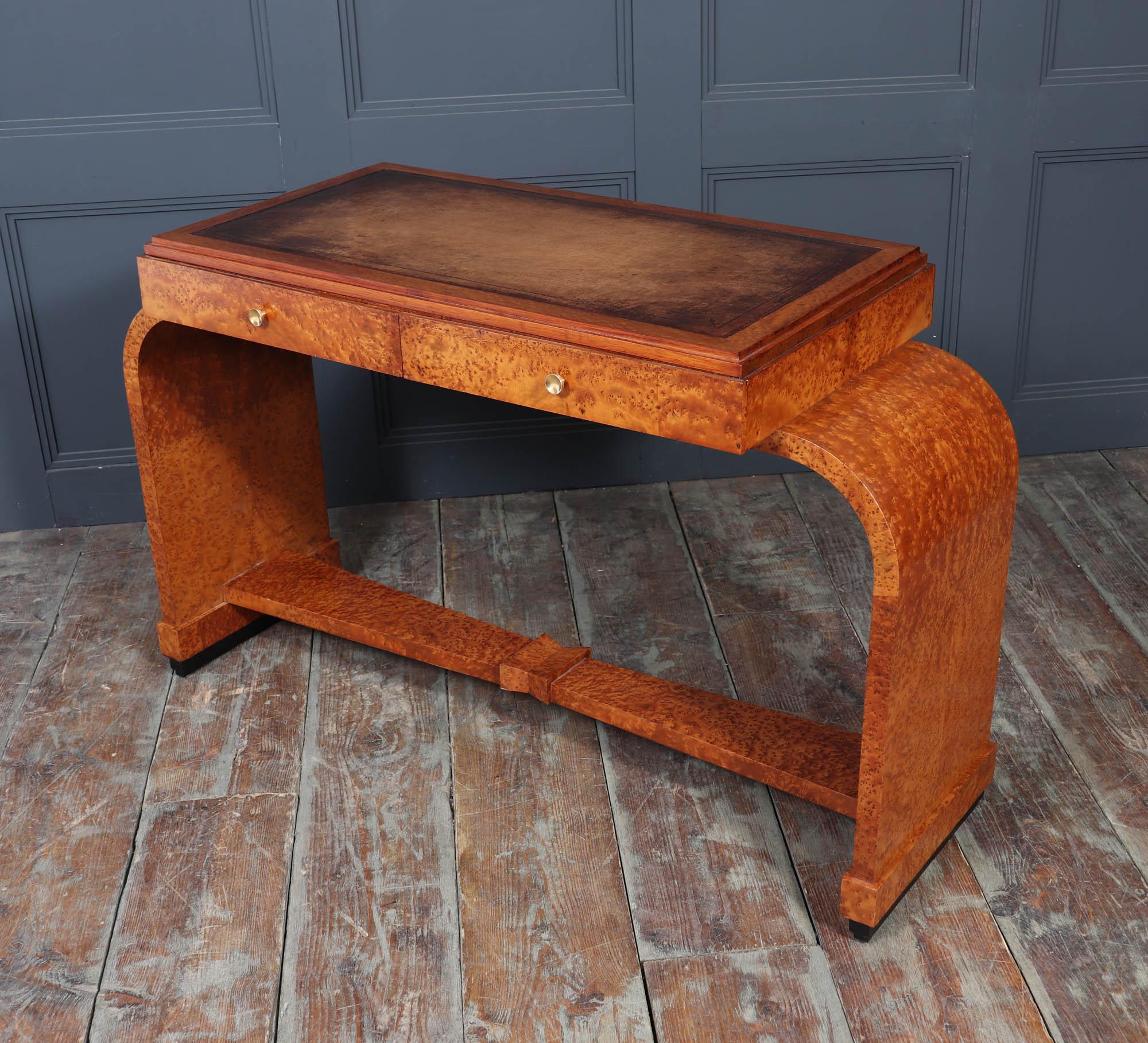Bureau Art Déco en loupe d'if en vente 3