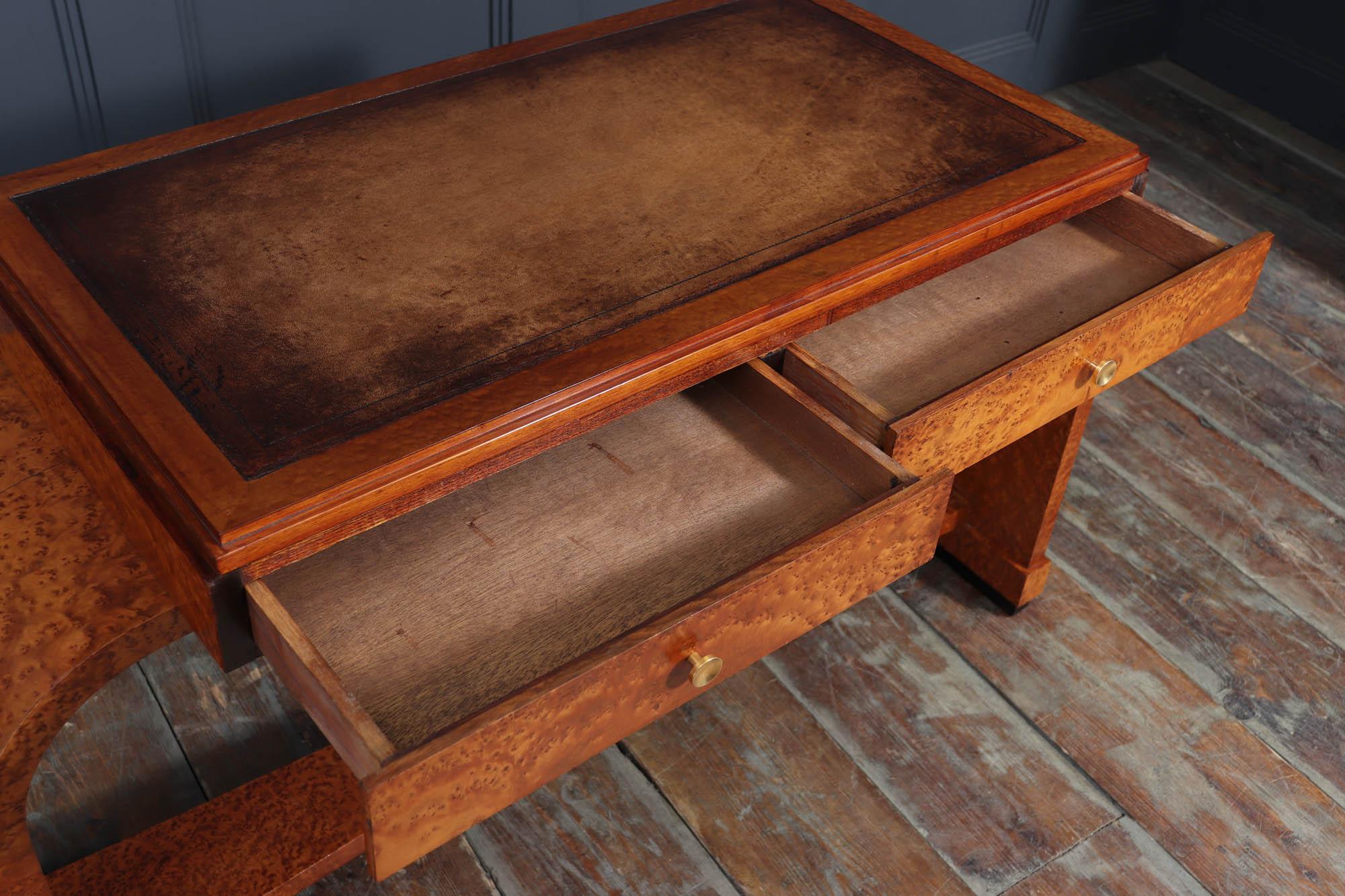 Bureau Art Déco en loupe d'if en vente 9