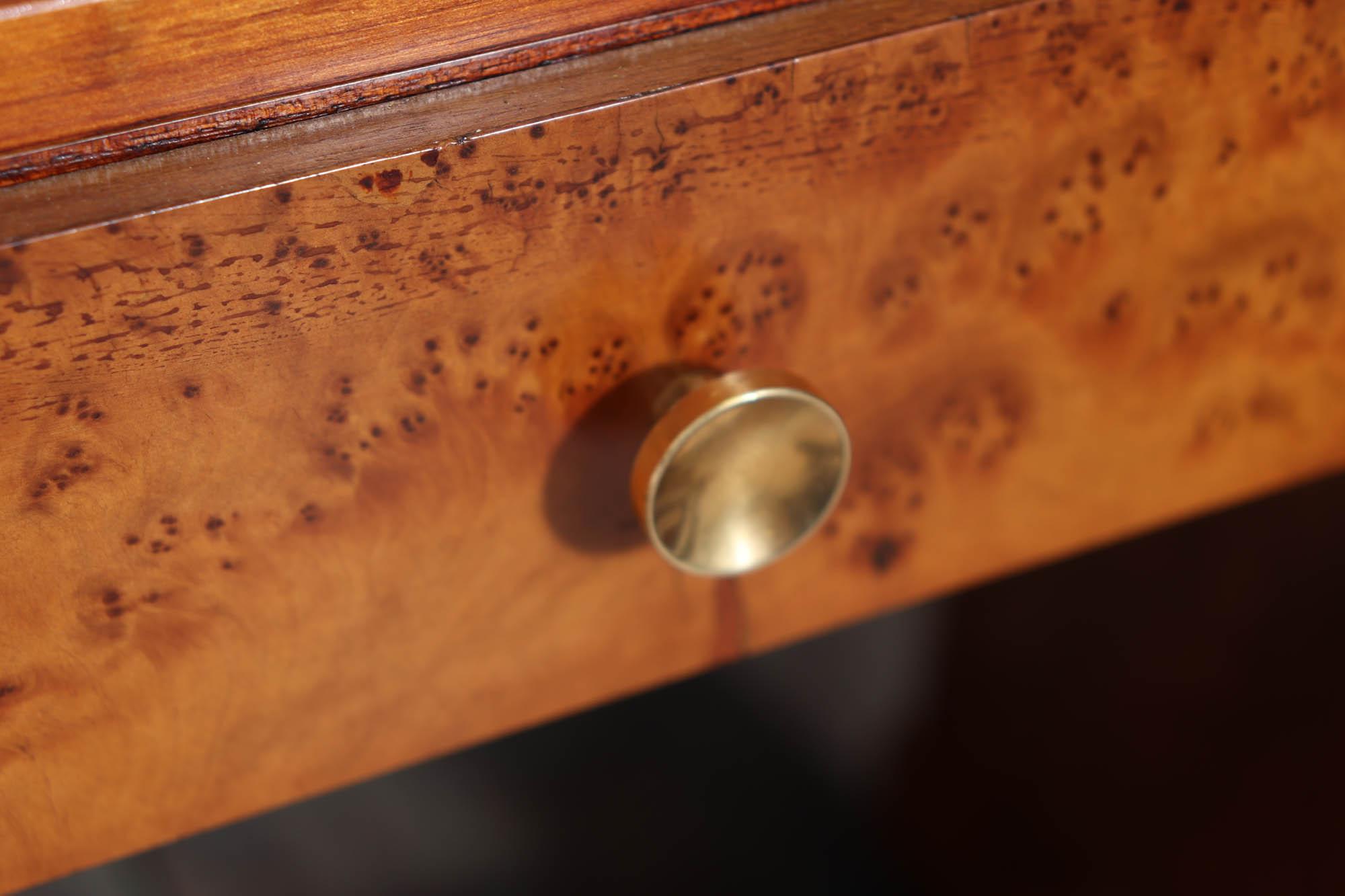 Début du 20ème siècle Bureau Art Déco en loupe d'if en vente