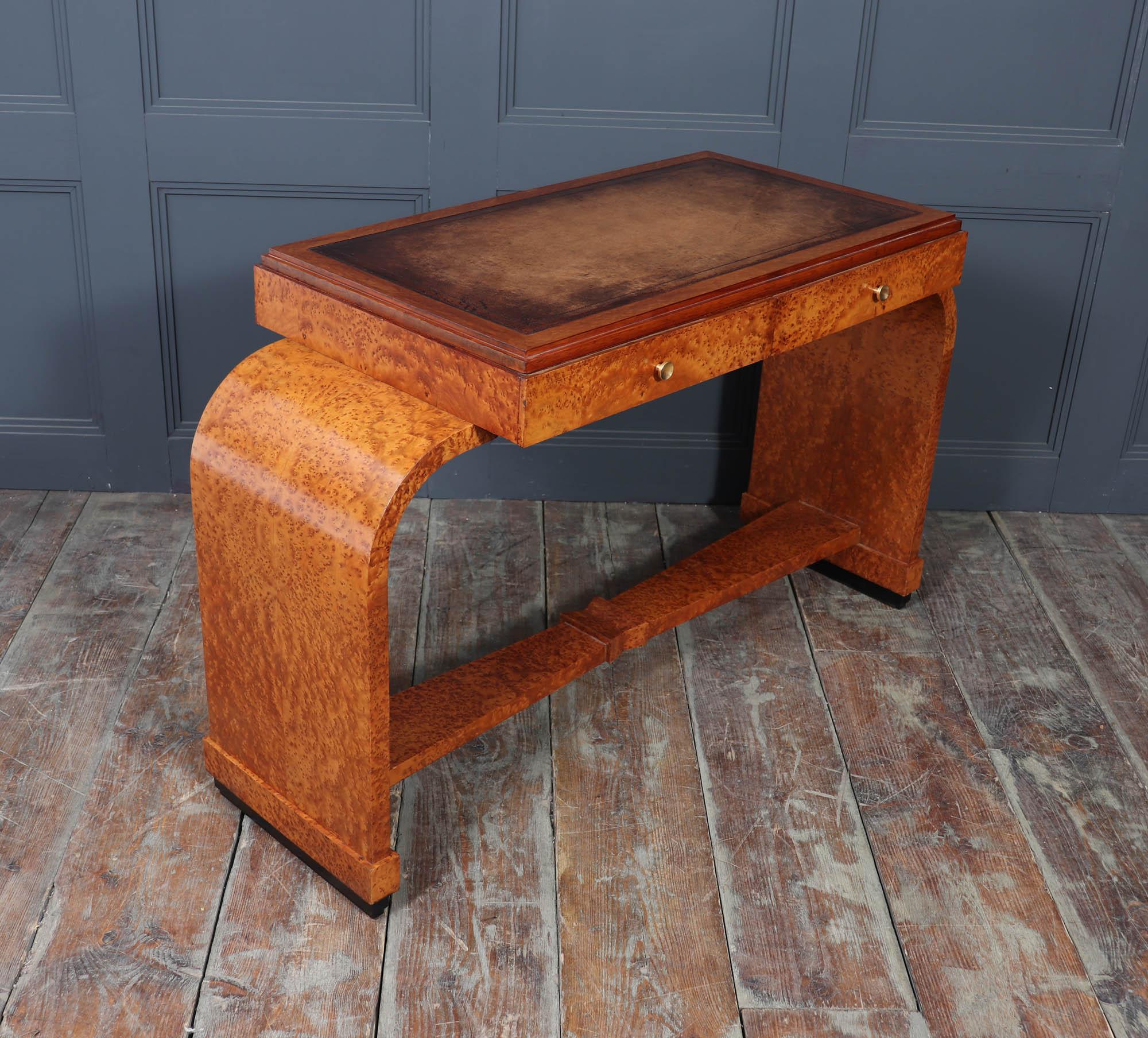 Bureau Art Déco en loupe d'if en vente 1
