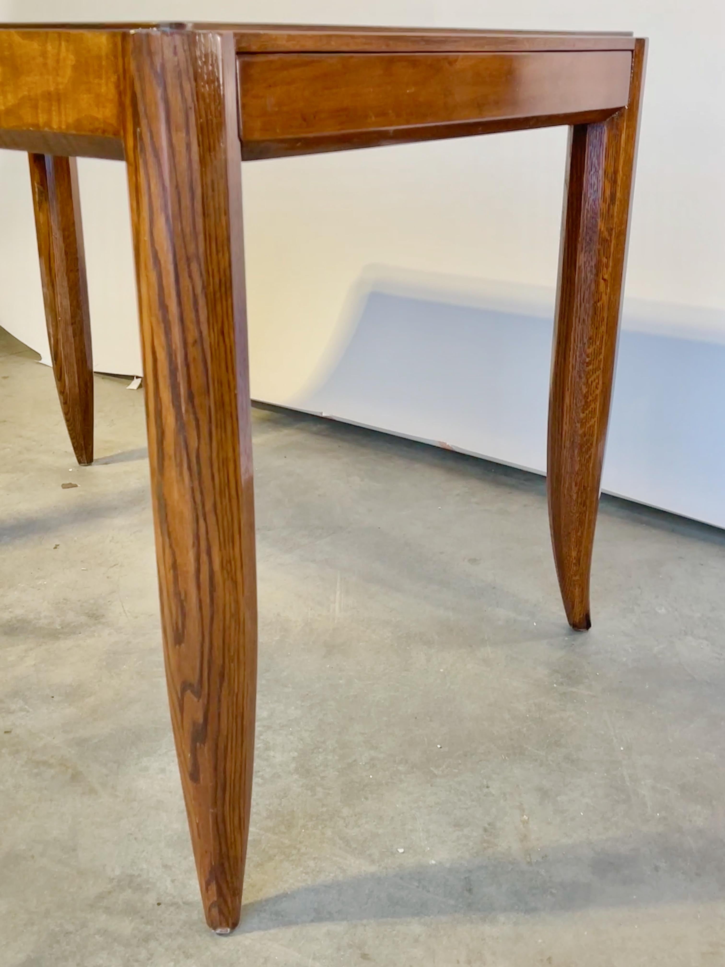 Französischer Art-Déco-Schreibtisch mit zwei Beistellschubladen (Ahornholz) im Angebot
