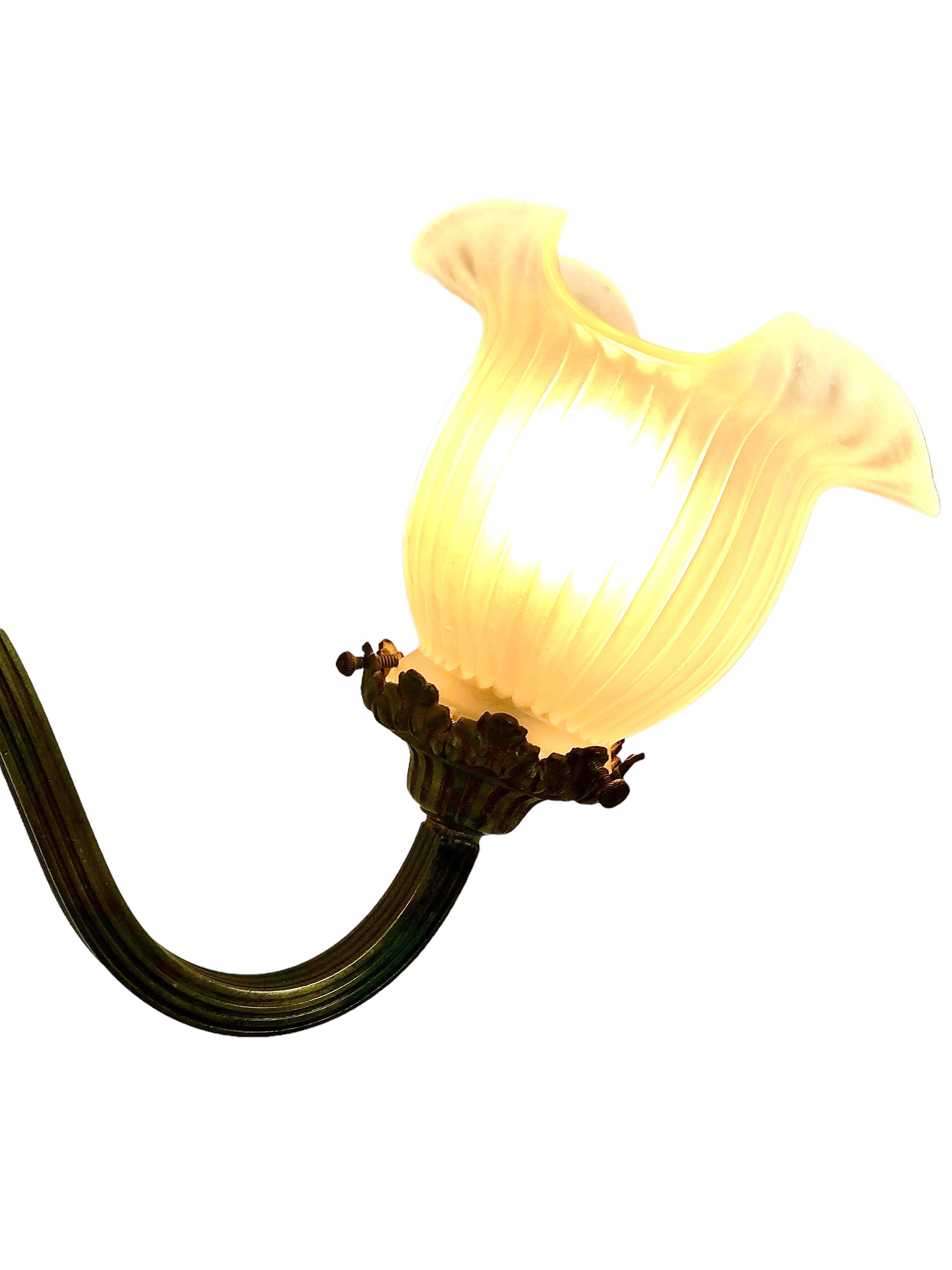Französische Art-Déco-Tischlampe aus Schmiedeeisen und Glas im Zustand „Gut“ im Angebot in LA CIOTAT, FR