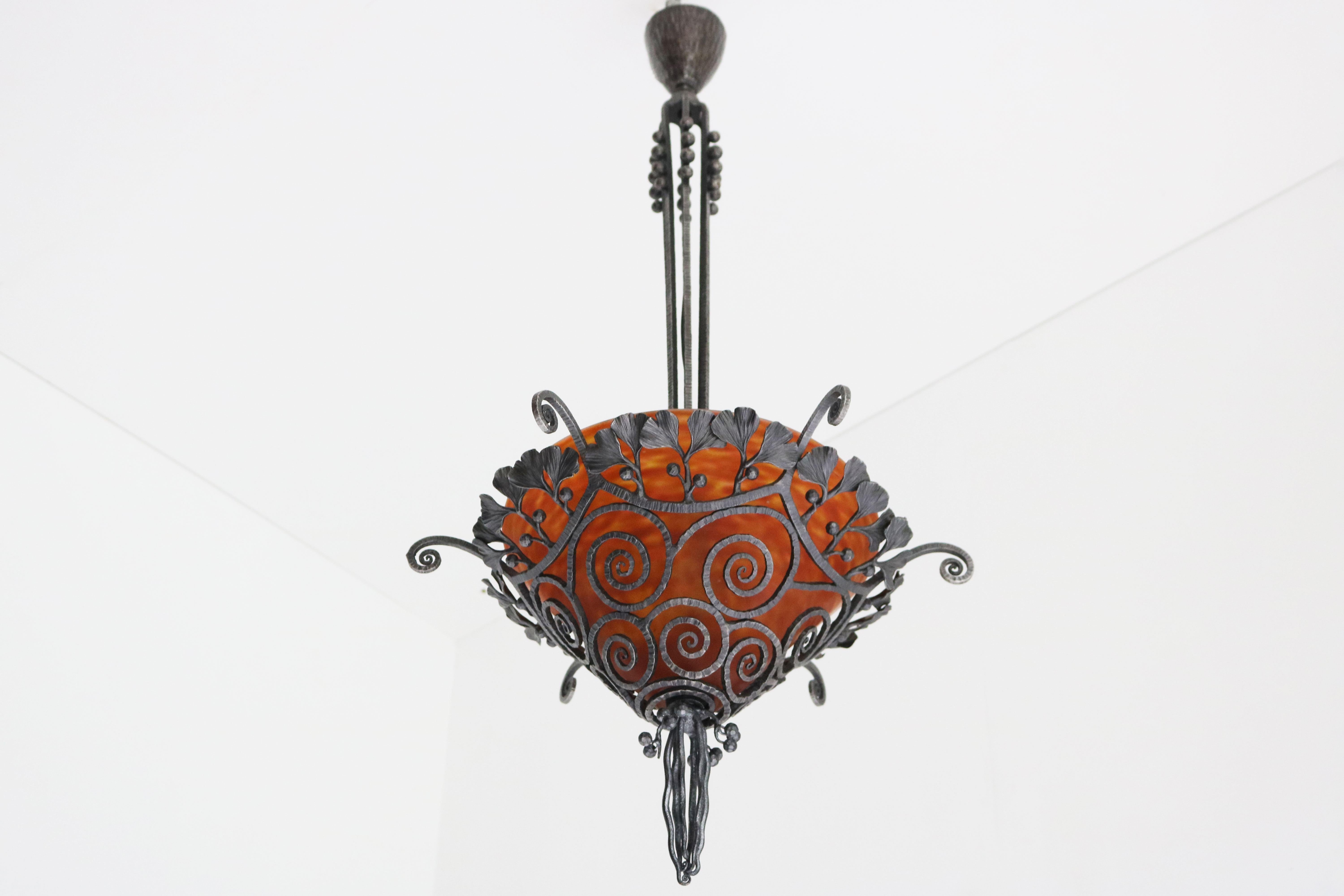 French Art Deco wrought iron chandelier by Edgar Brandt & Daum Nancy 1920 Glass In Good Condition For Sale In Ijzendijke, NL