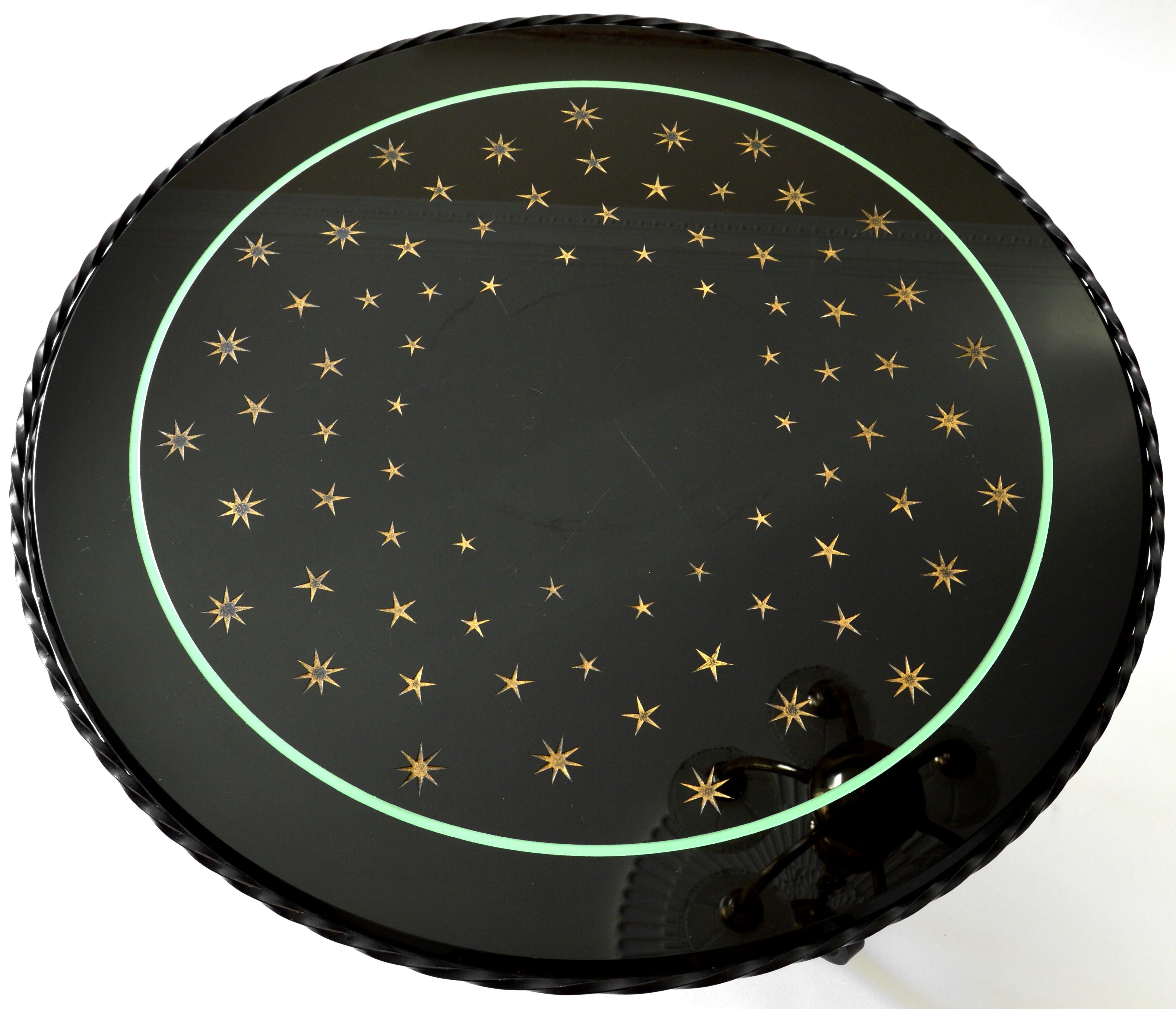Français Table basse Art déco française en fer forgé et verre gravé Milky Way, fin des années 1930 en vente