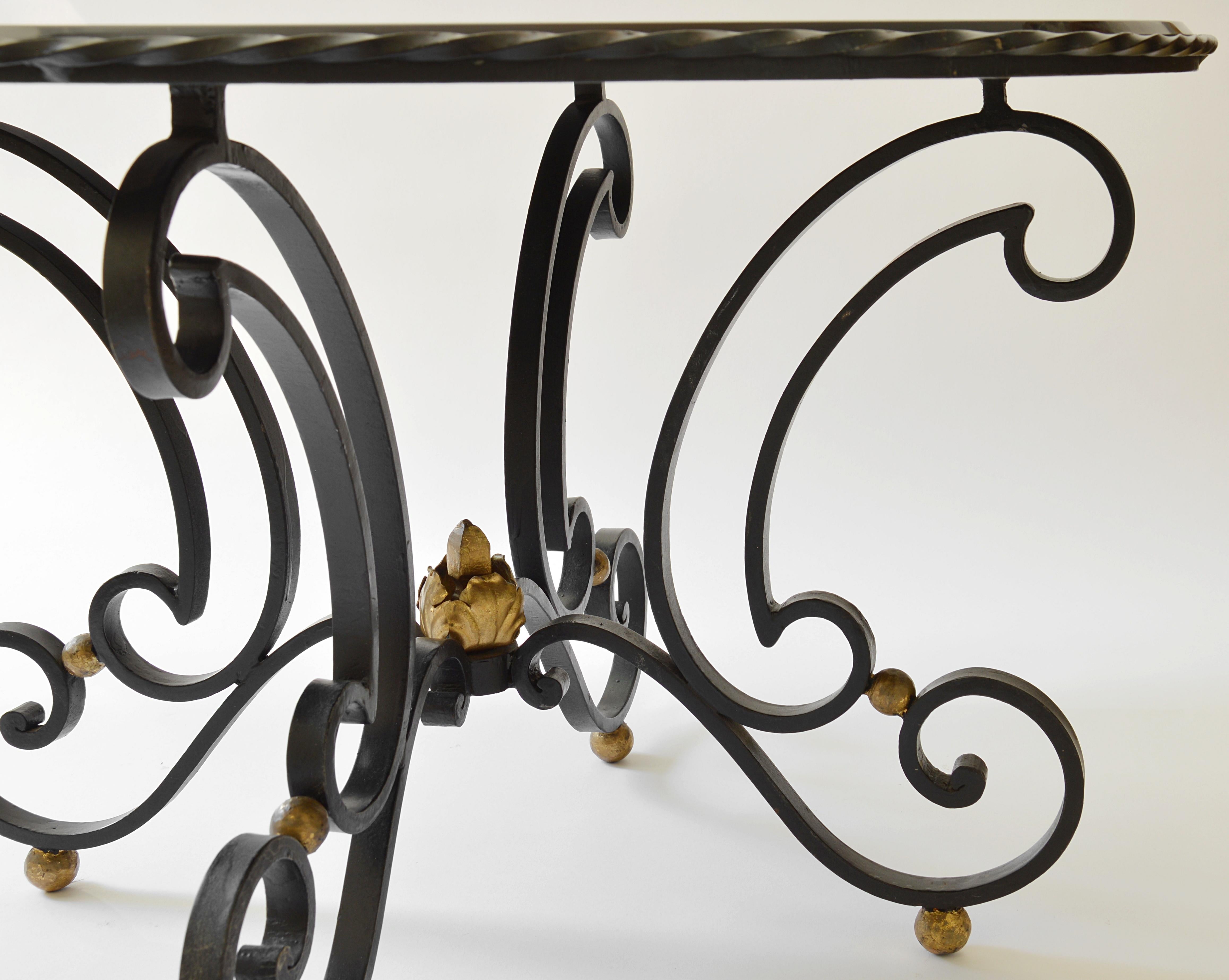 Table basse Art déco française en fer forgé et verre gravé Milky Way, fin des années 1930 en vente 2