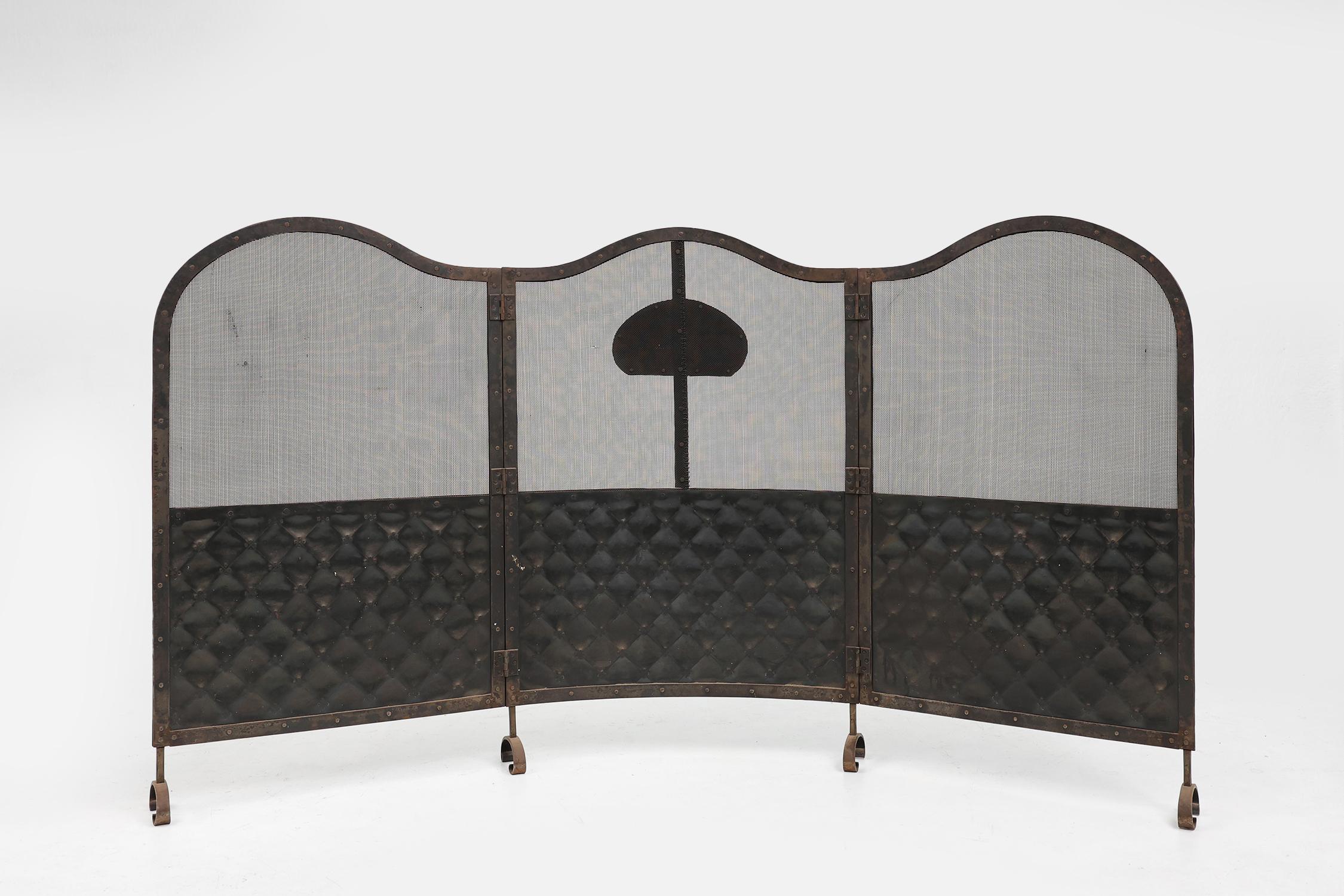 French Art Deco wrought iron fireplace screen with 3 panels For Sale 6