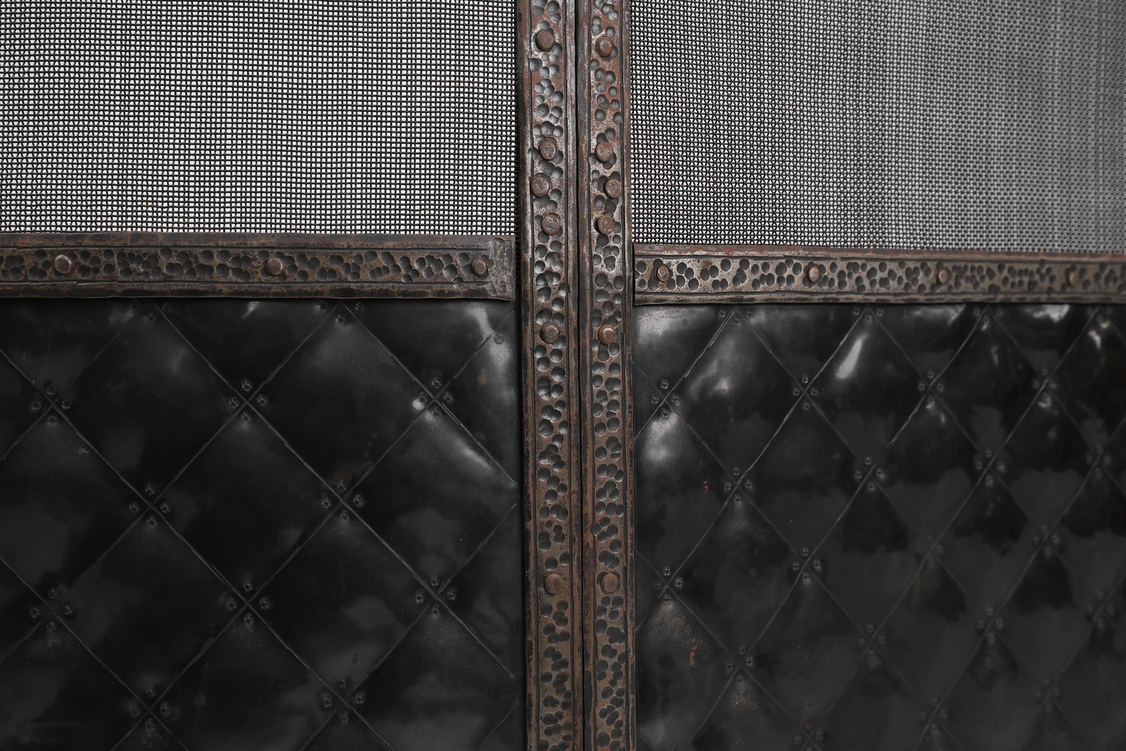 French Art Deco wrought iron fireplace screen with 3 panels For Sale 2