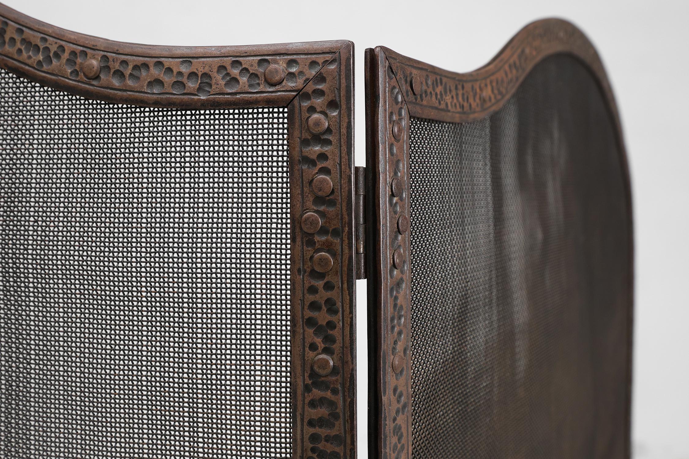 French Art Deco wrought iron fireplace screen with 3 panels For Sale 3