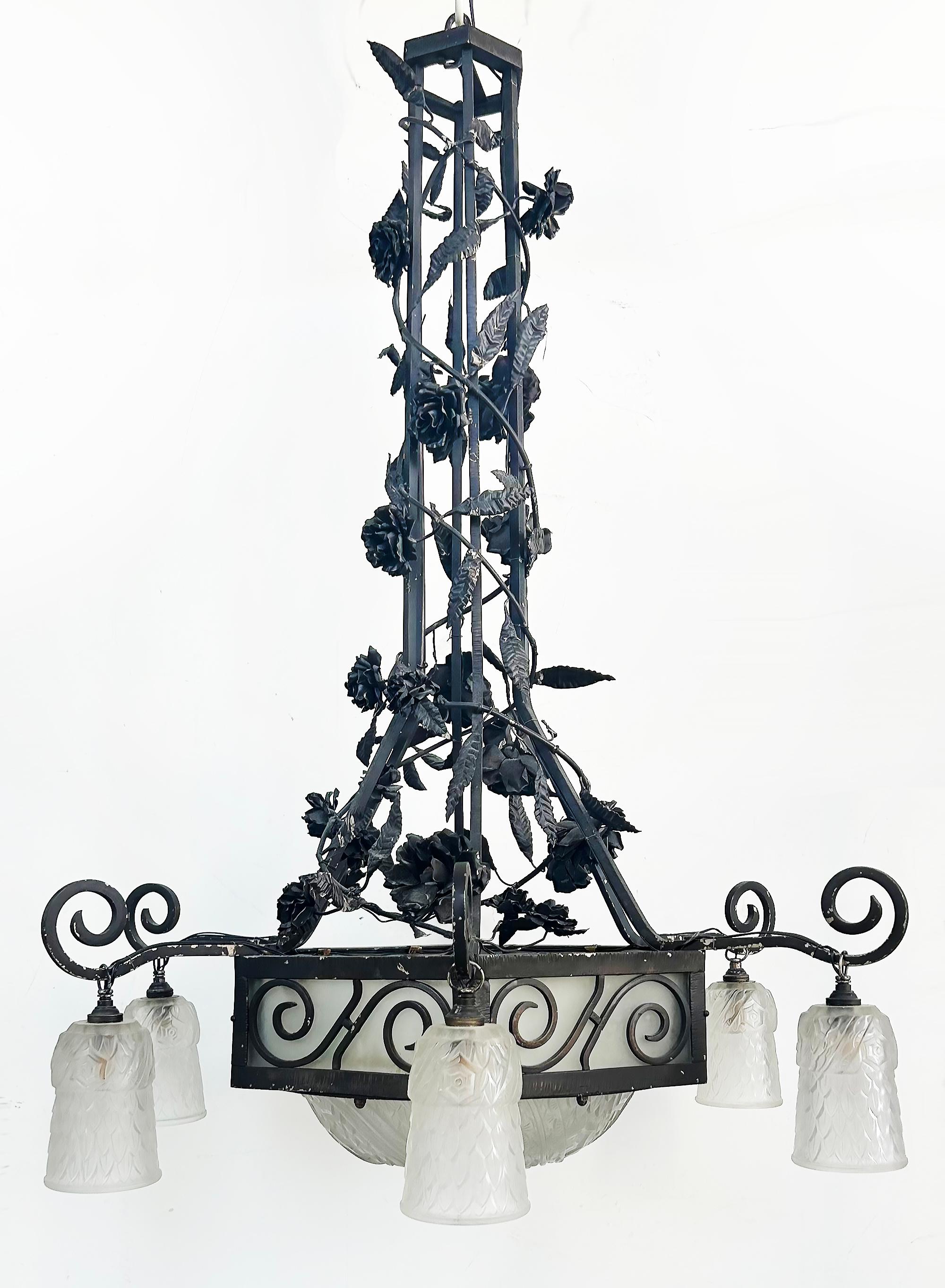 Lustre Art Déco en fer forgé et verre, I Muller Freres Attribué, c1930 Bon état - En vente à Miami, FL