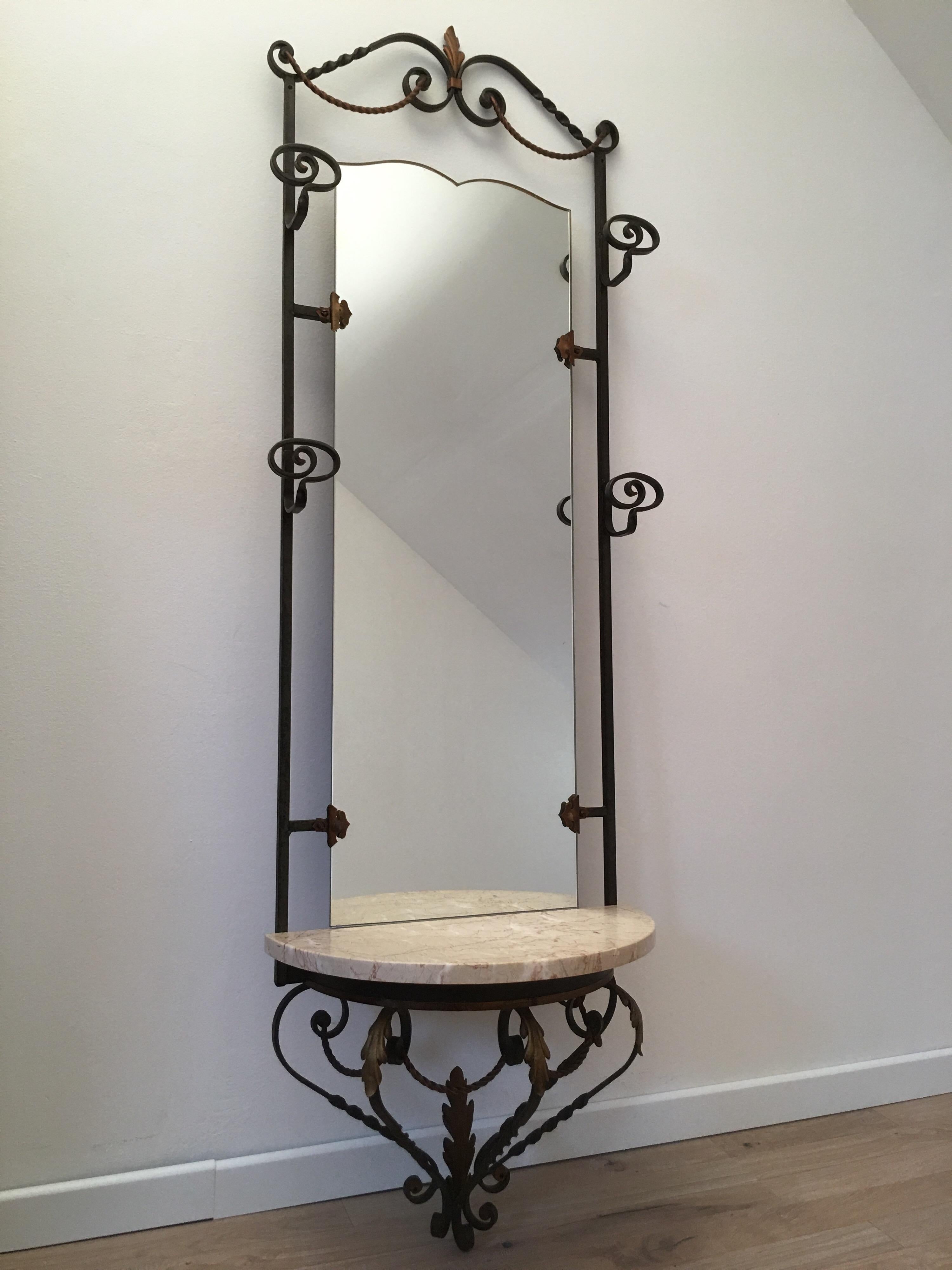 Very elegant wrought iron entrance vestibule attributed to Robert Merceris, master craftsman very active in the 40s and 50s in France. He began his career at Gilbert Poillerat, who has greatly influenced.
The cloakroom is composed of a central