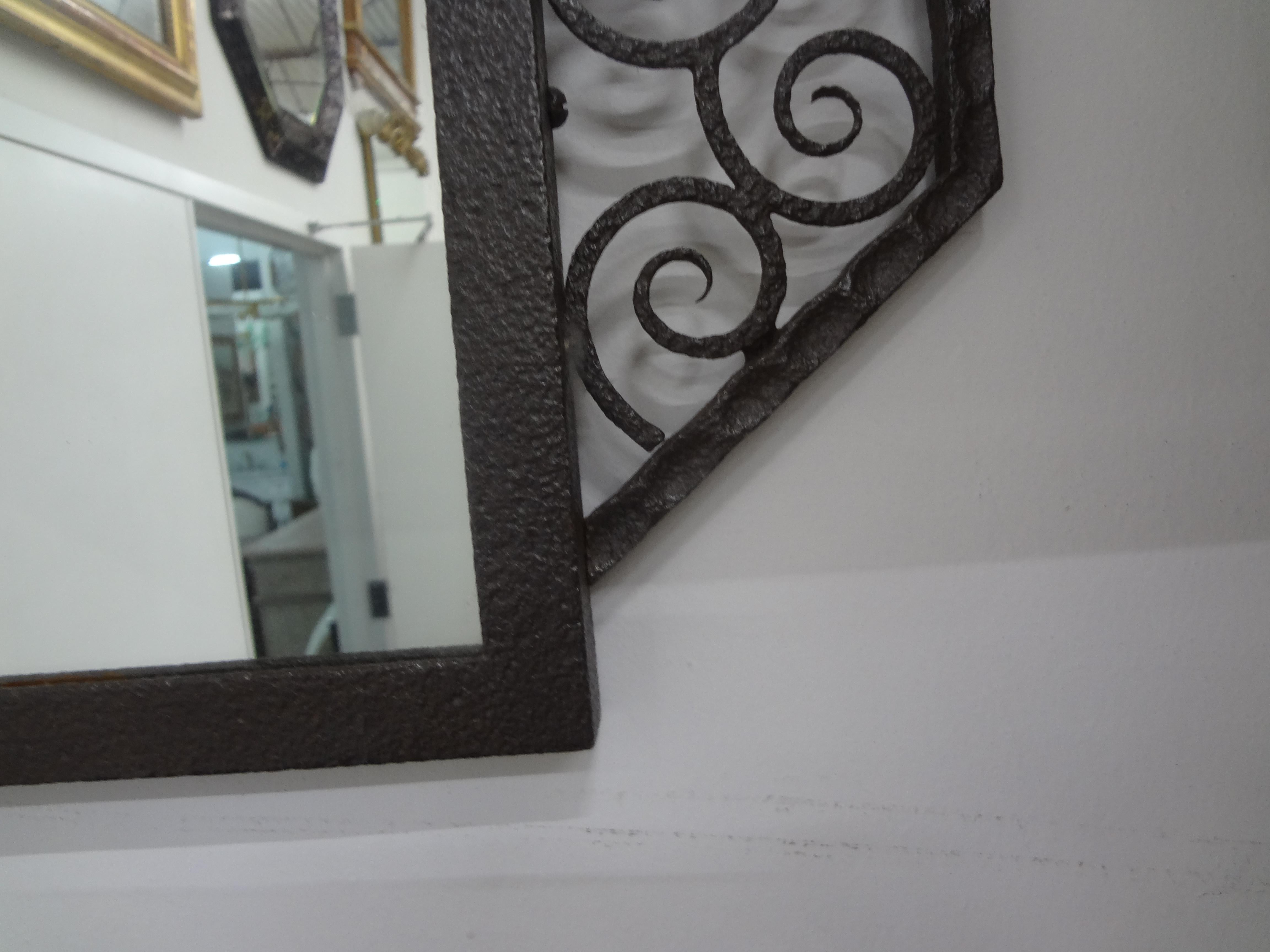 Metà XX secolo Specchio in ferro battuto francese Art Deco Mirror in vendita