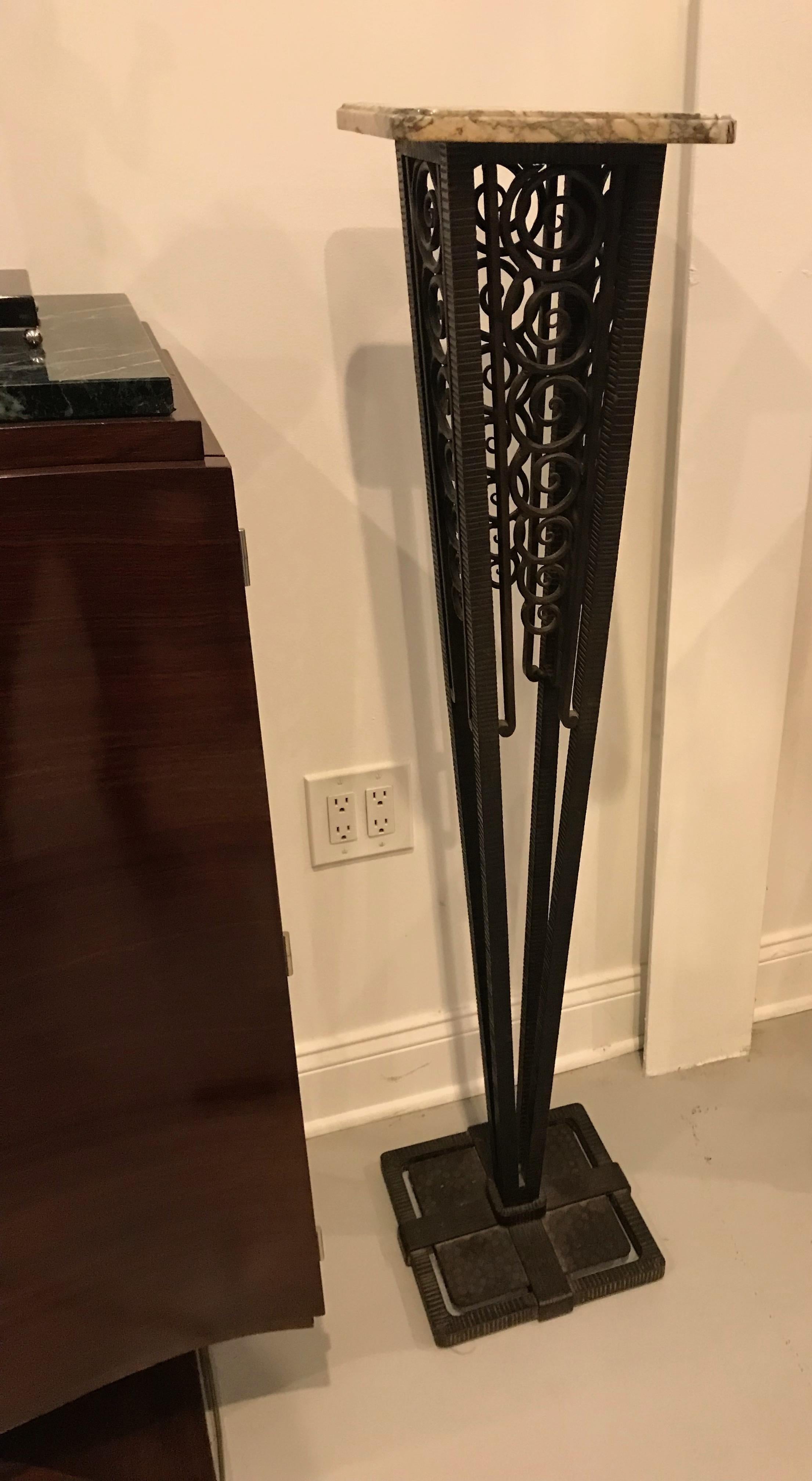 French Art Deco wrought iron pedestal table having marble top. Perfect accent table to have a table lamp or vase sit on. 

Marble top dimensions: 
Width 10 inches
Length 10 inches.