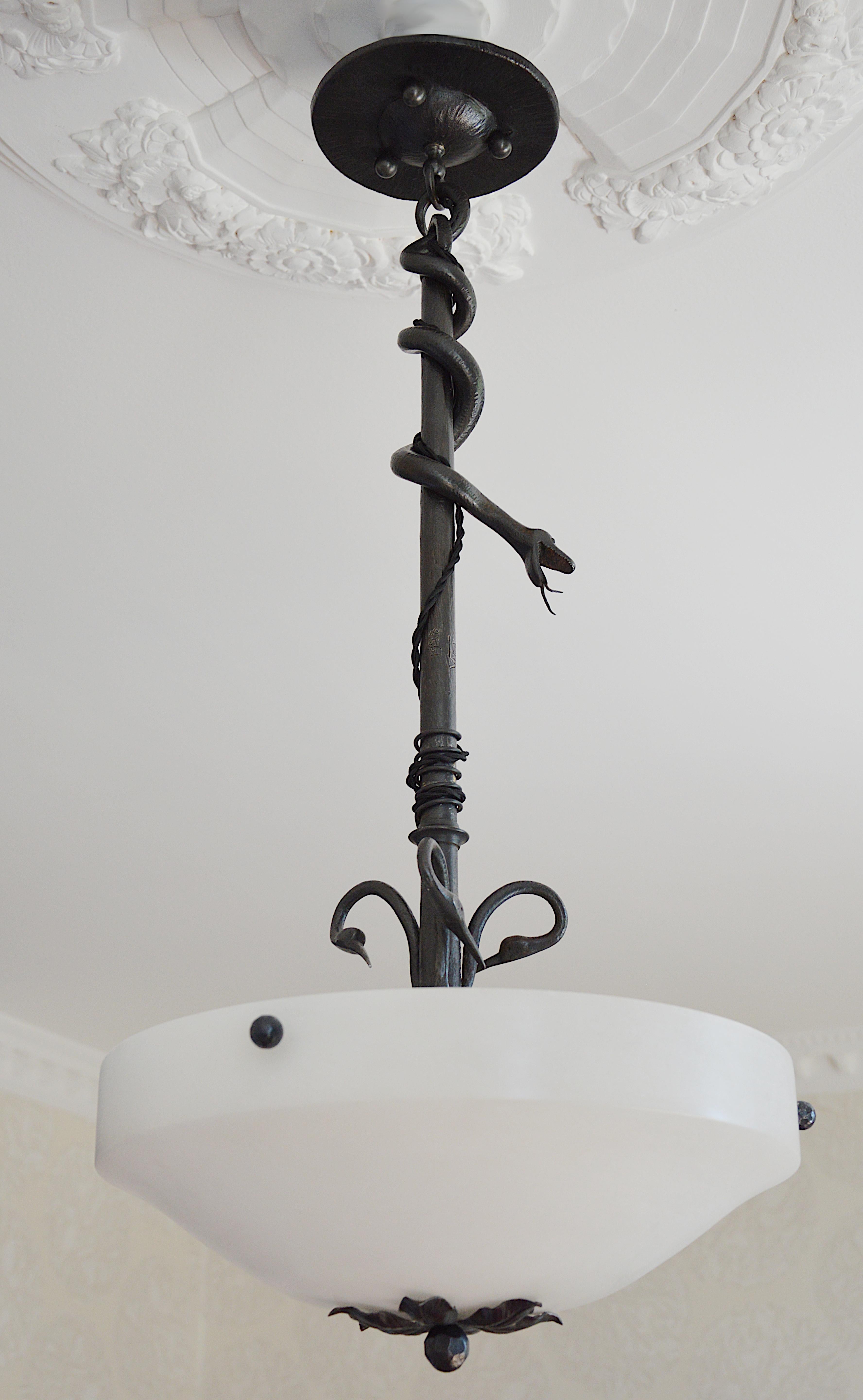 French Art Deco Wrought-Iron Snake and Alabaster Pendant Chandelier, 1928 For Sale 3