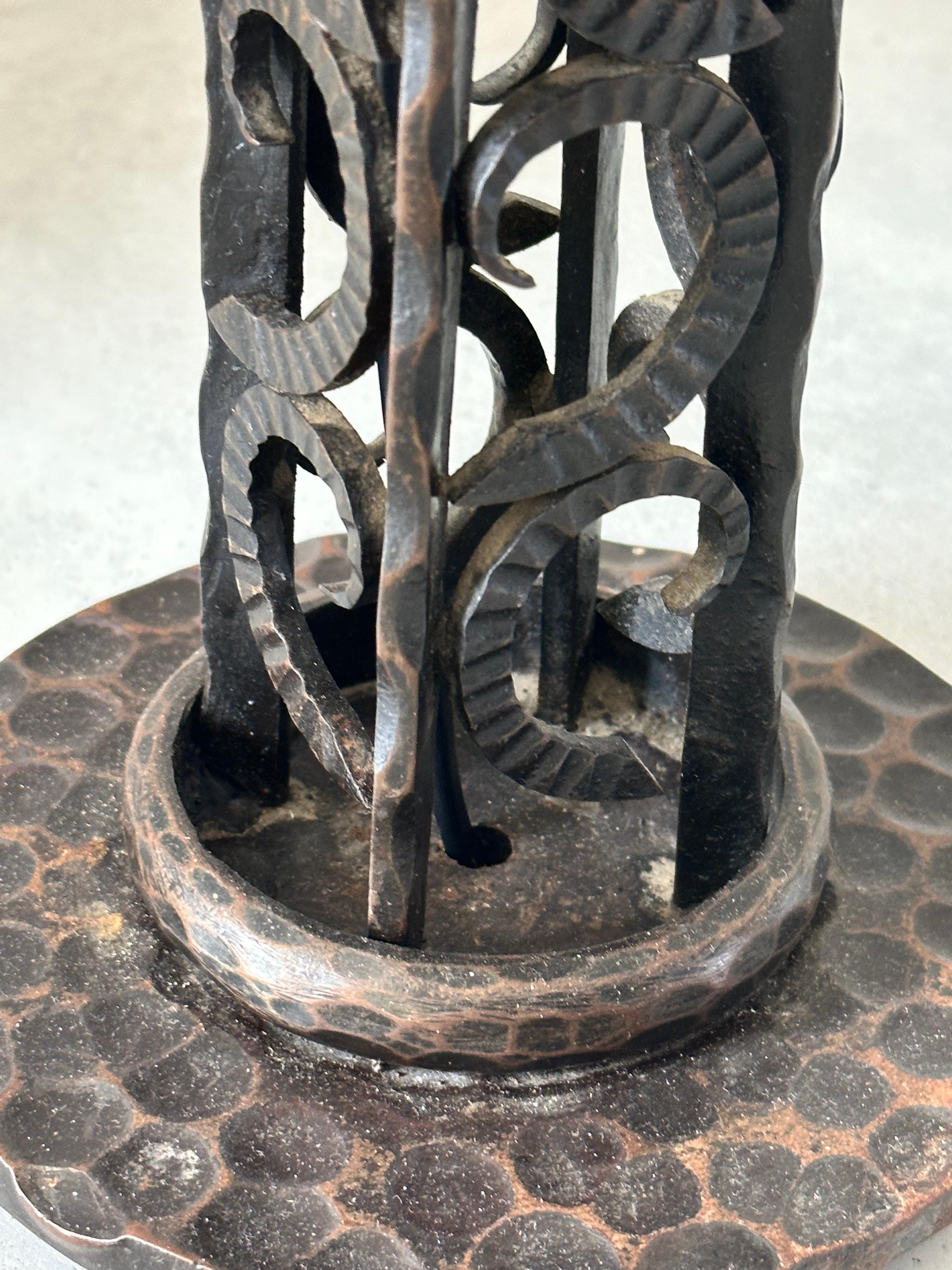French Art Deco Wrought-iron table lamp, 1930s For Sale 5