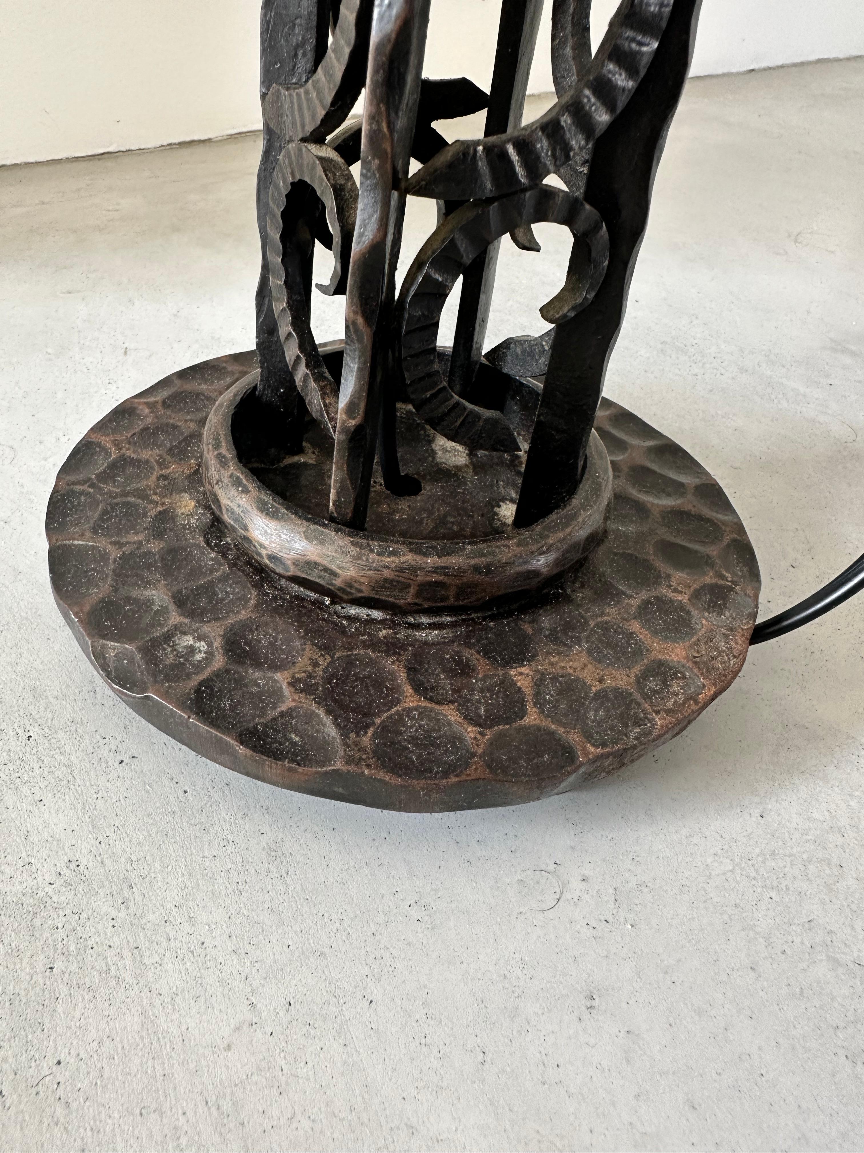 French Art Deco Wrought-iron table lamp, 1930s For Sale 3