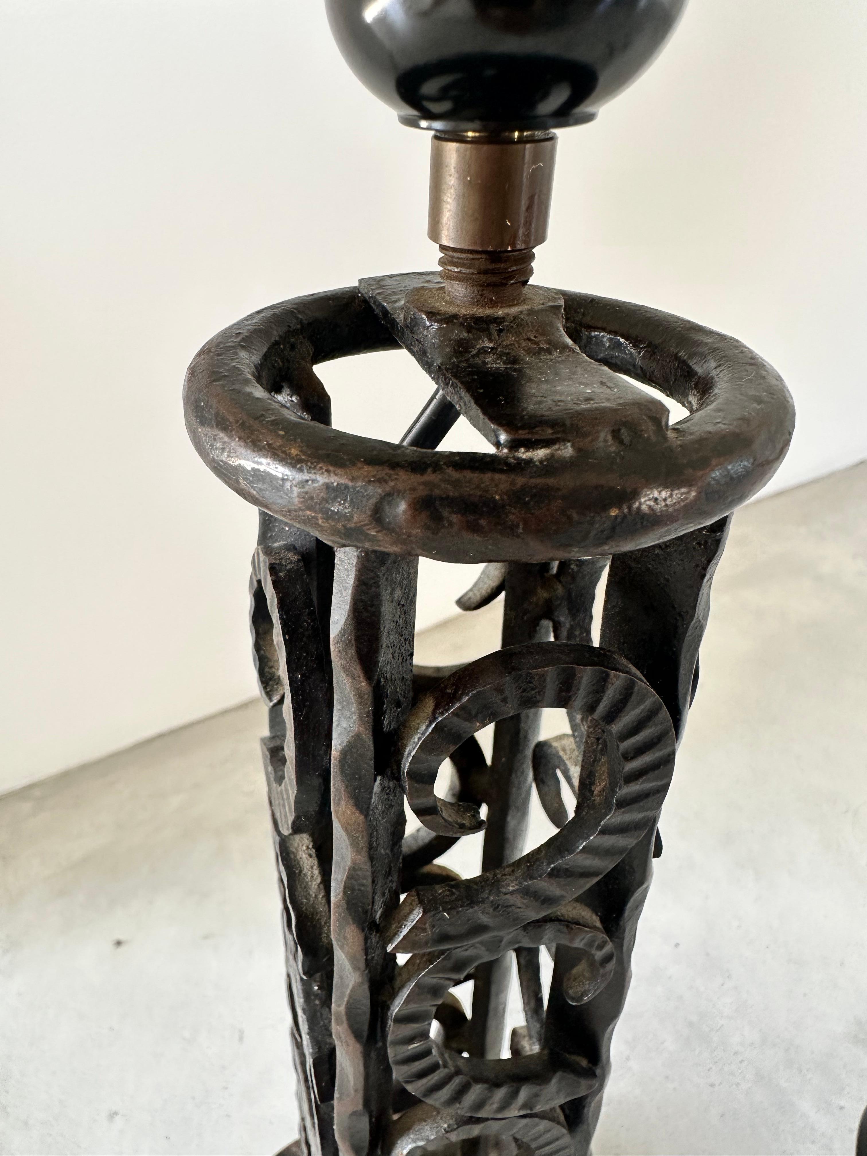 French Art Deco Wrought-iron table lamp, 1930s For Sale 4