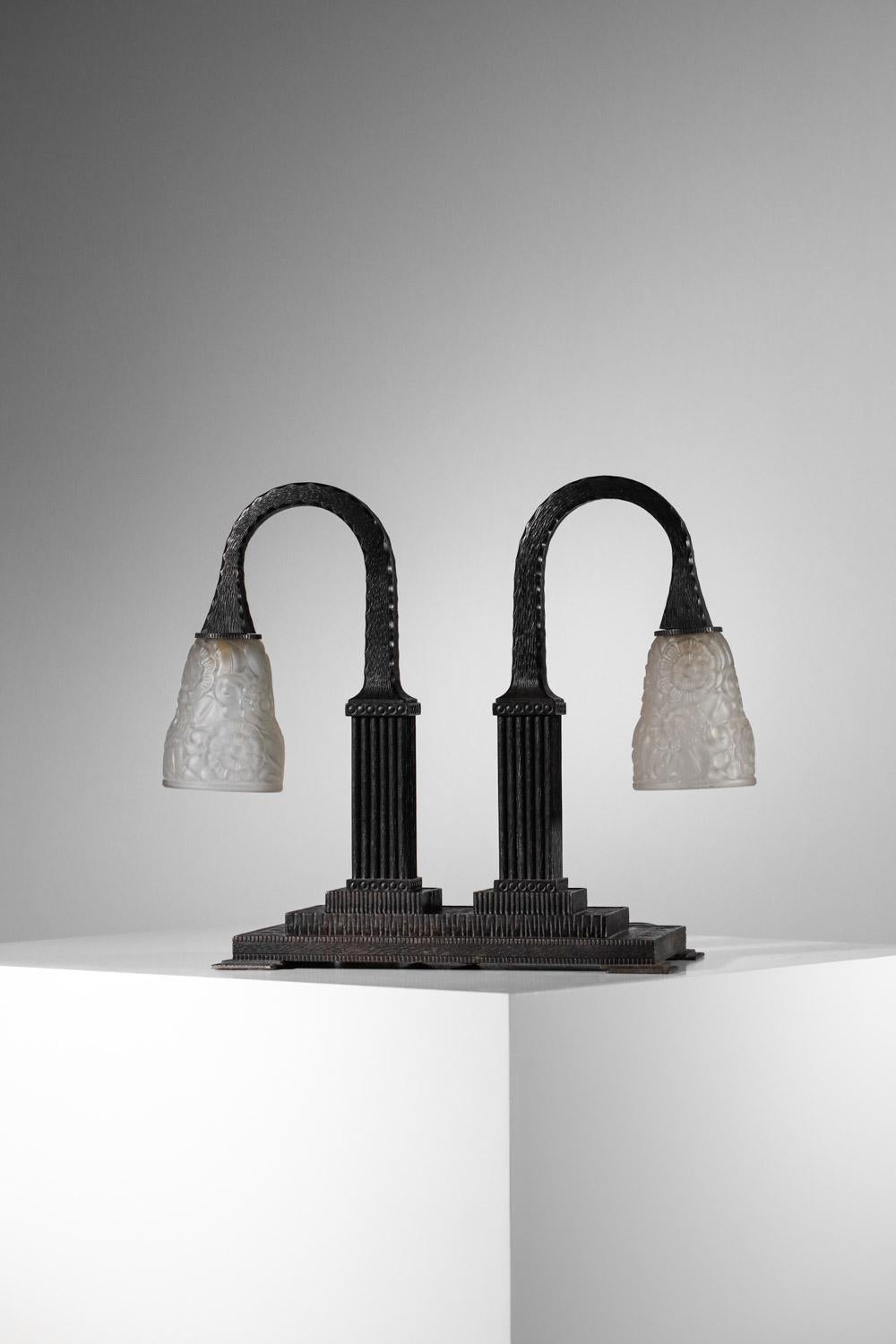  Lampe de table Art déco française en fer forgé Primaflore verre moderniste des années 30  en vente 6
