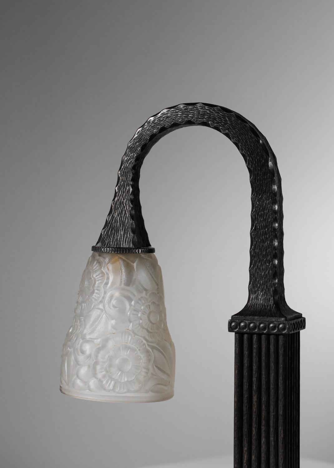  Lampe de table Art déco française en fer forgé Primaflore verre moderniste des années 30  en vente 9