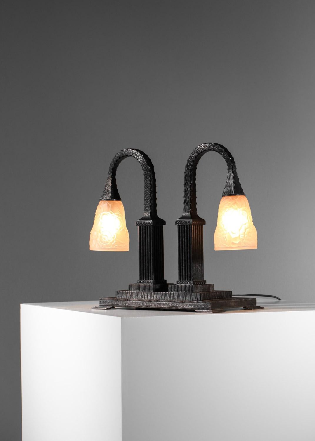 Lampe de table Art déco française en fer forgé Primaflore verre moderniste des années 30  en vente 1