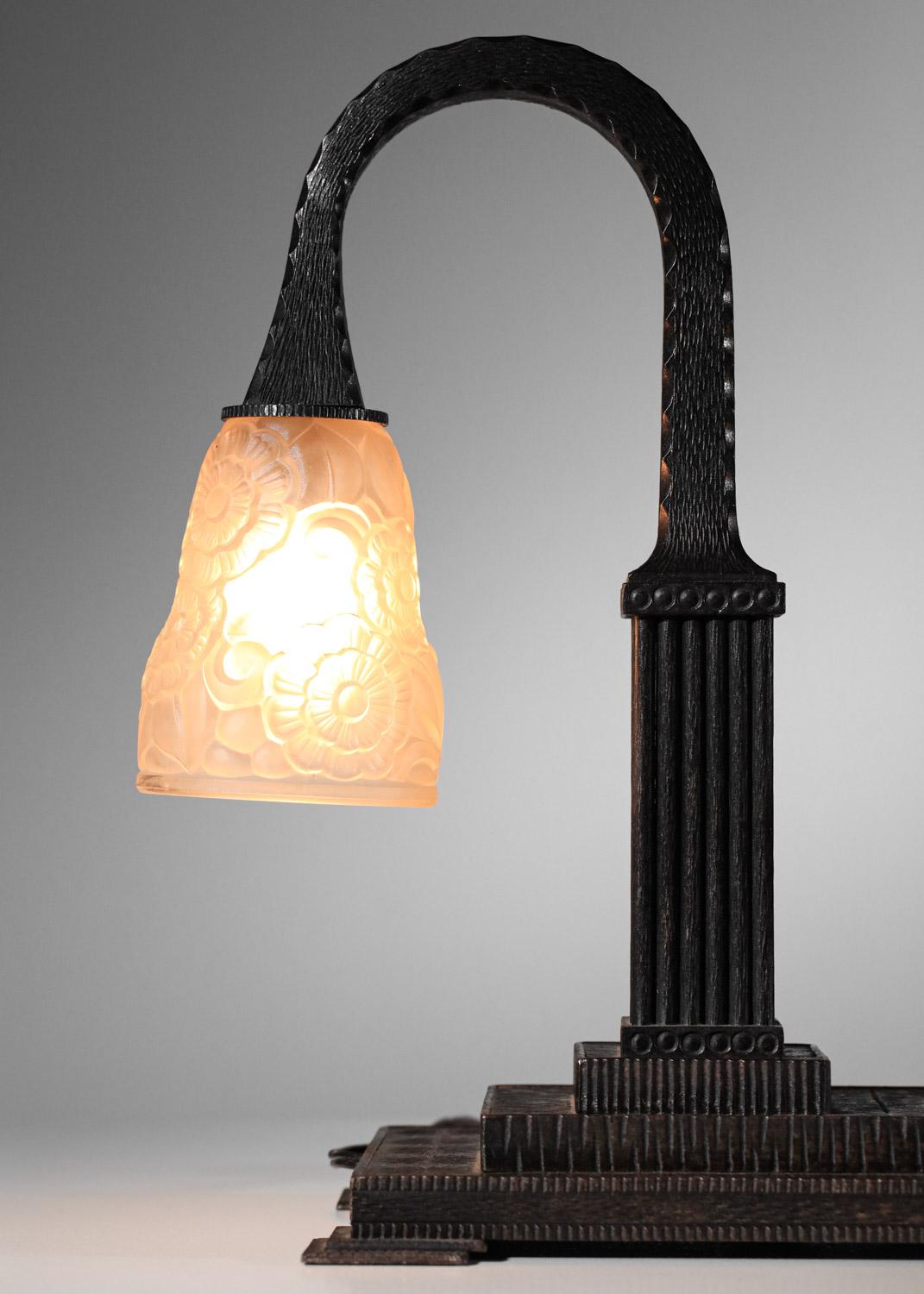  Lampe de table Art déco française en fer forgé Primaflore verre moderniste des années 30  en vente 2