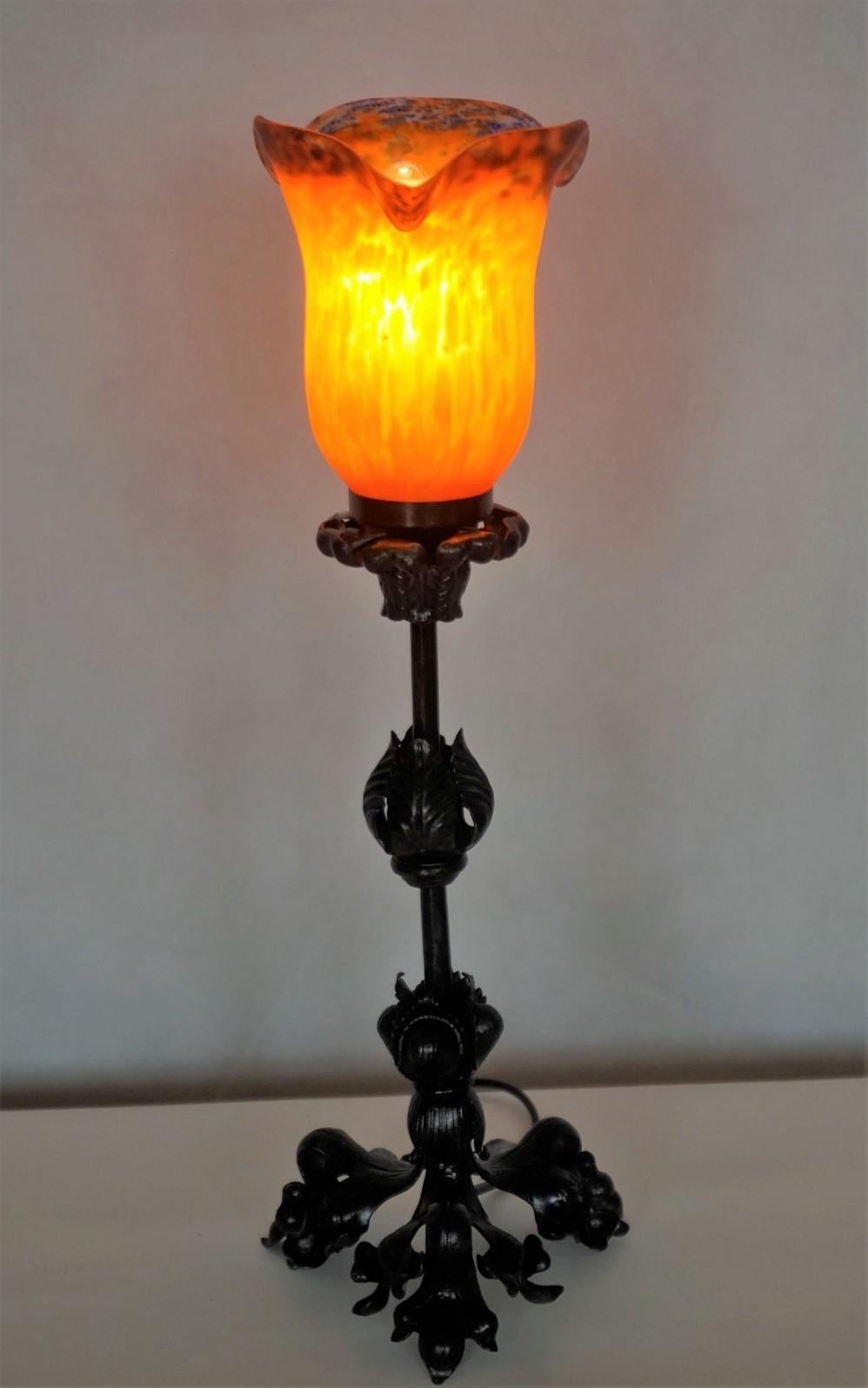French Art Deco Wrought Iron Table Lamp with Pâte de Verre Glass Shade, 1920s 3