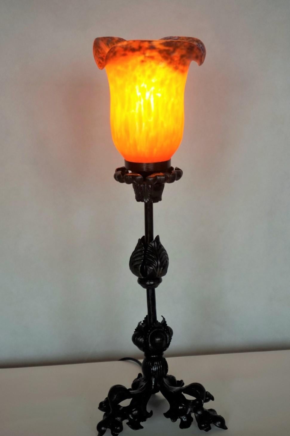 French Art Deco Wrought Iron Table Lamp with Pâte de Verre Glass Shade, 1920s 4