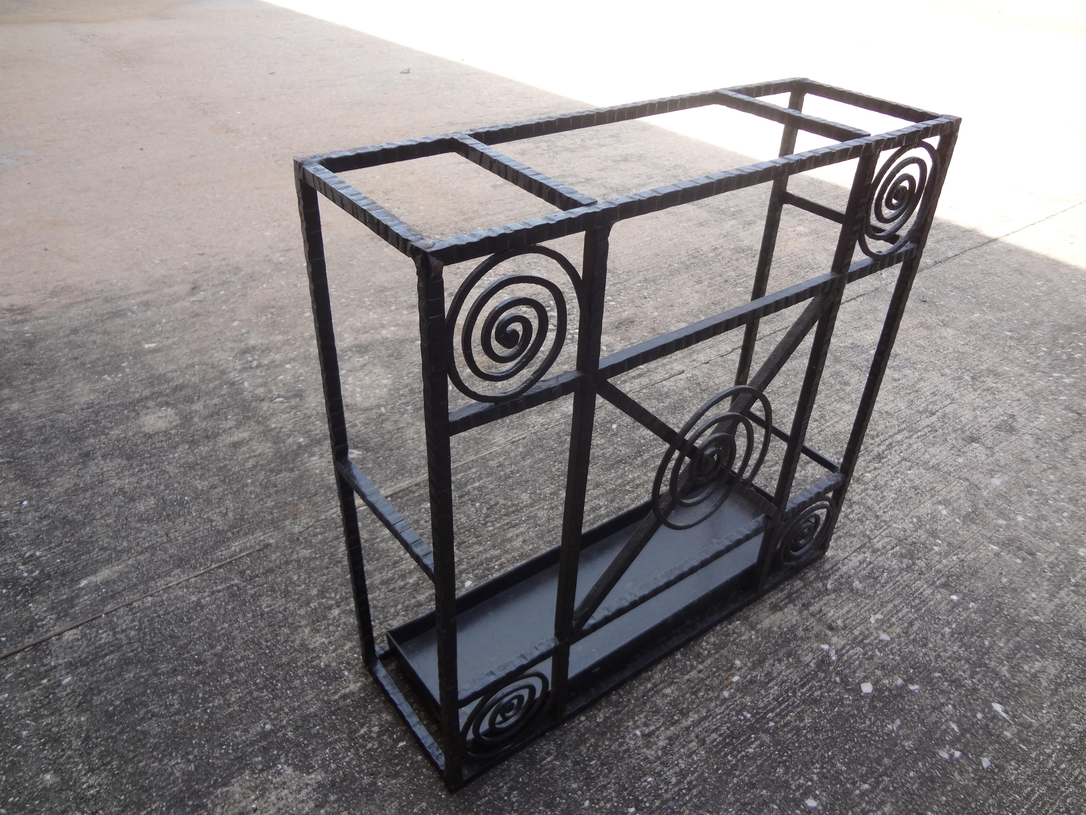 French Art Deco Wrought Iron Umbrella Stand In Good Condition For Sale In Houston, TX