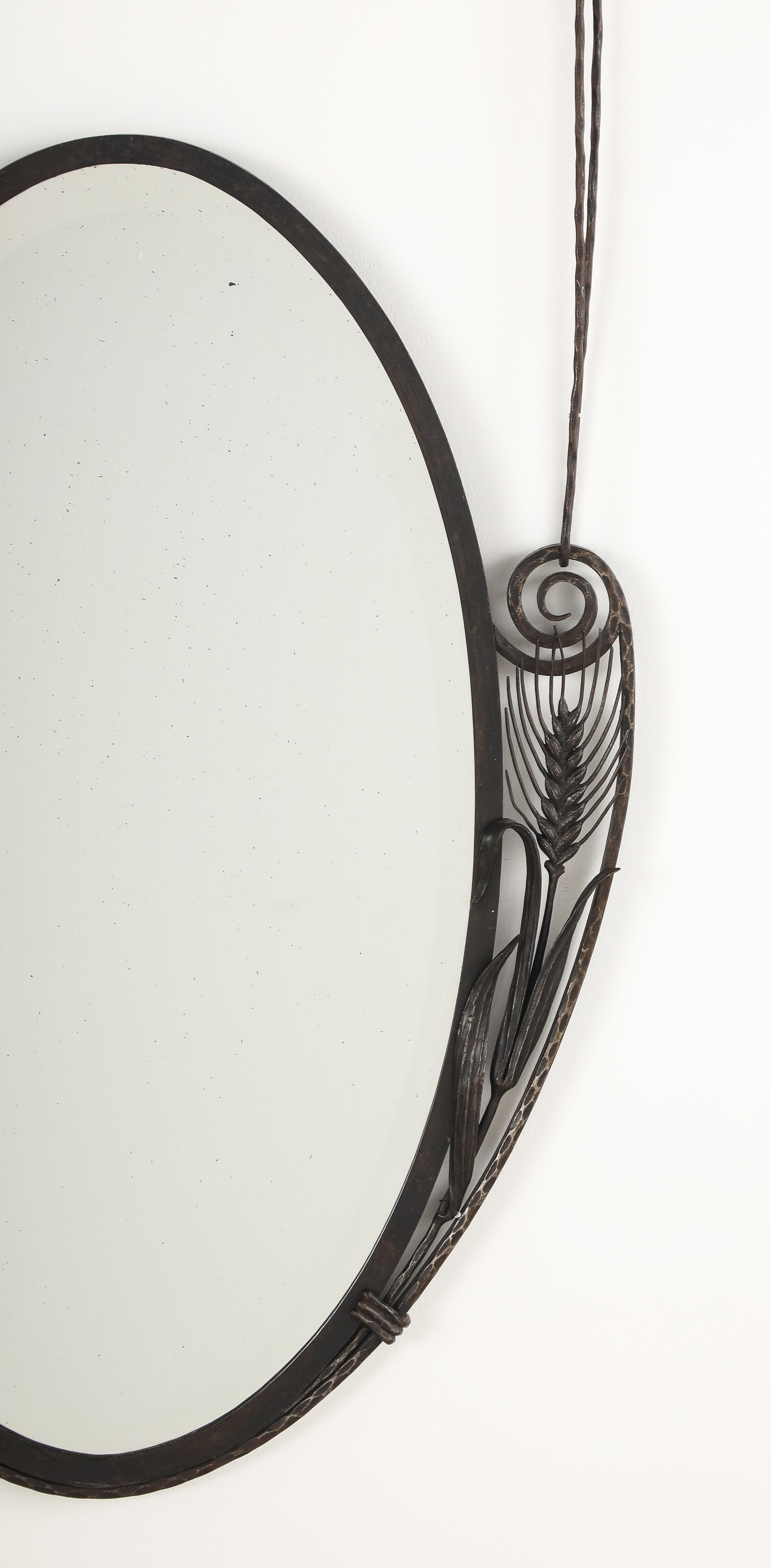 Inizio XX secolo Specchio da parete in ferro battuto in stile Art Déco francese, 1930 circa in vendita