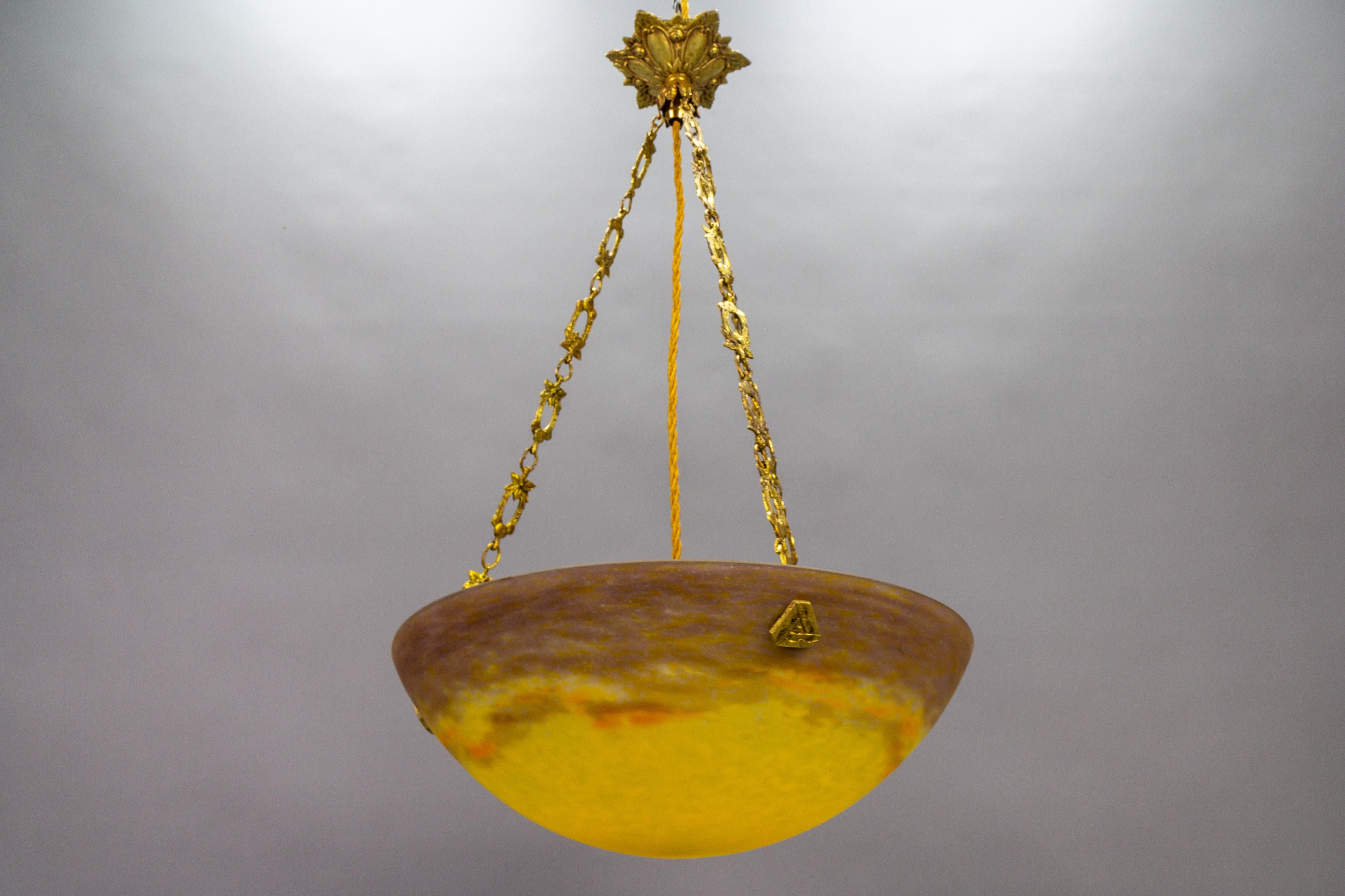 French Art Deco Yellow Pendant Light by G.V. de Croismare, Muller Frères, 1920s For Sale 1