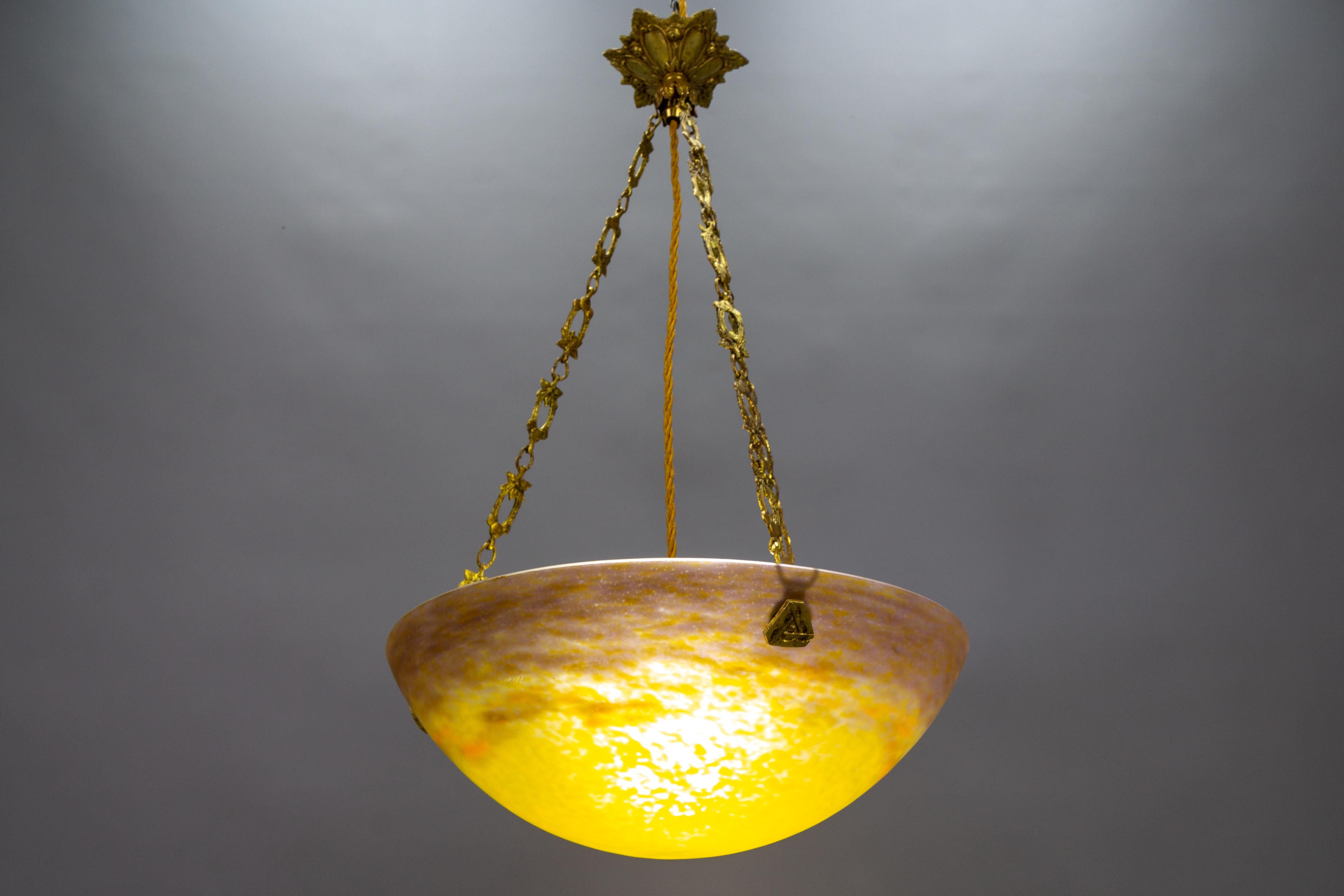 French Art Deco Yellow Pendant Light by G.V. de Croismare, Muller Frères, 1920s For Sale 2