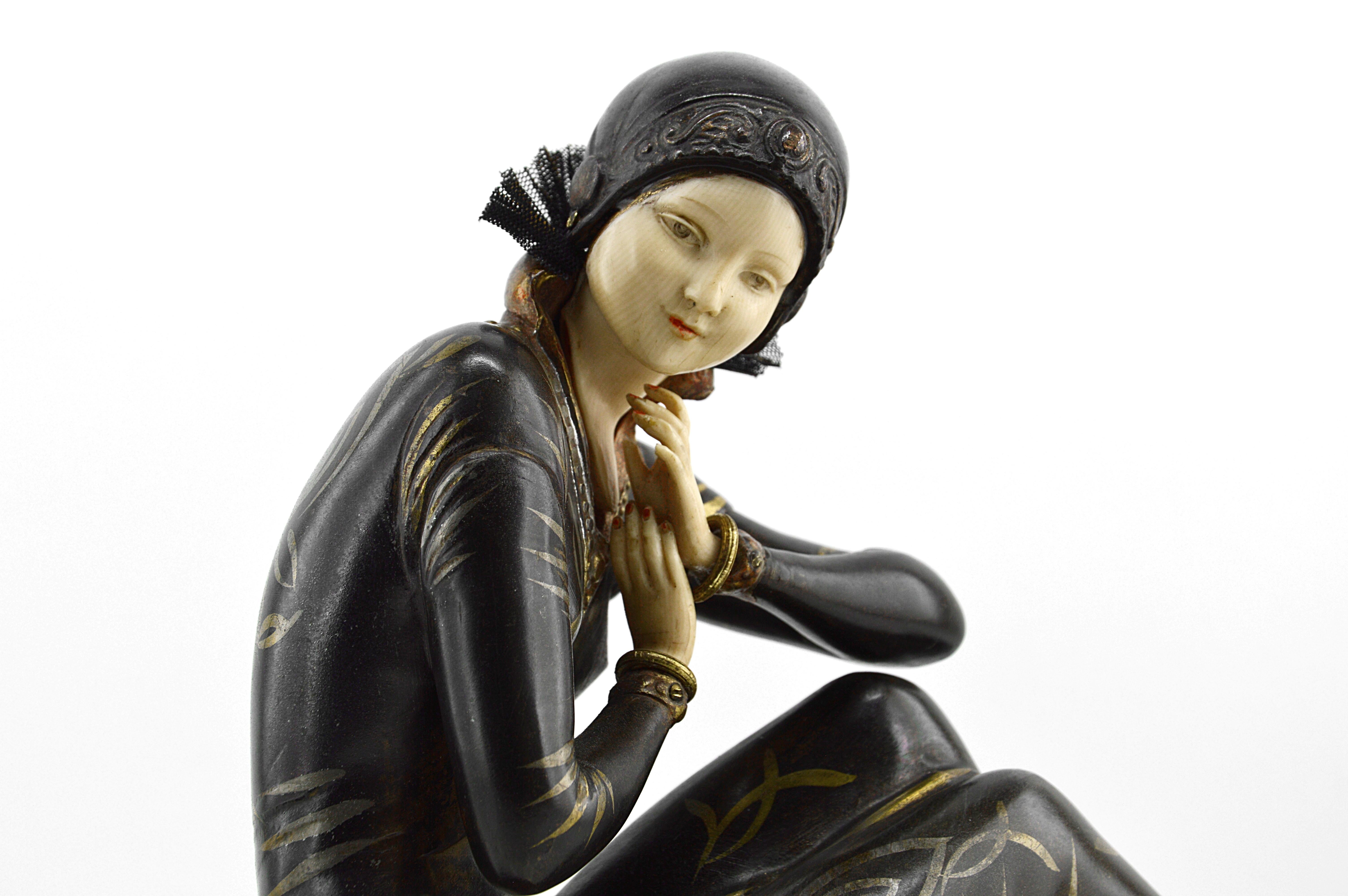 French Art Deco Young Lady Sculpture, 1920s In Good Condition In Saint-Amans-des-Cots, FR