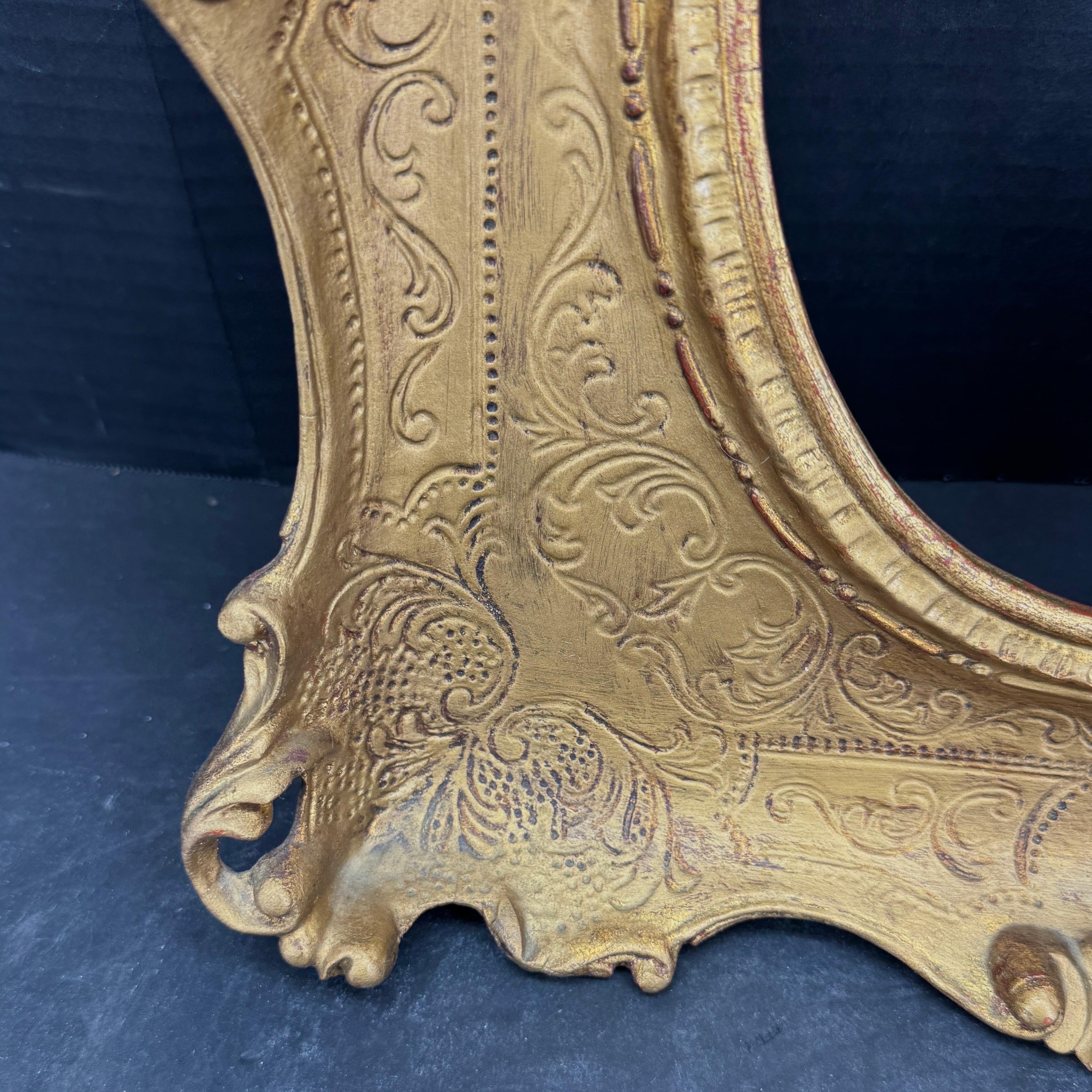 French Art Frame In the Style of Rococo Rectangular Gold Gilded For Sale 9