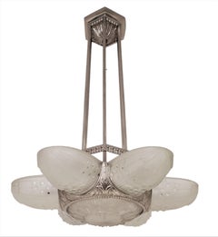 Französisches Kunstglas, 6 Tafeln + Kronleuchter aus vernickelter Bronze in der Mitte, signiert Leleu