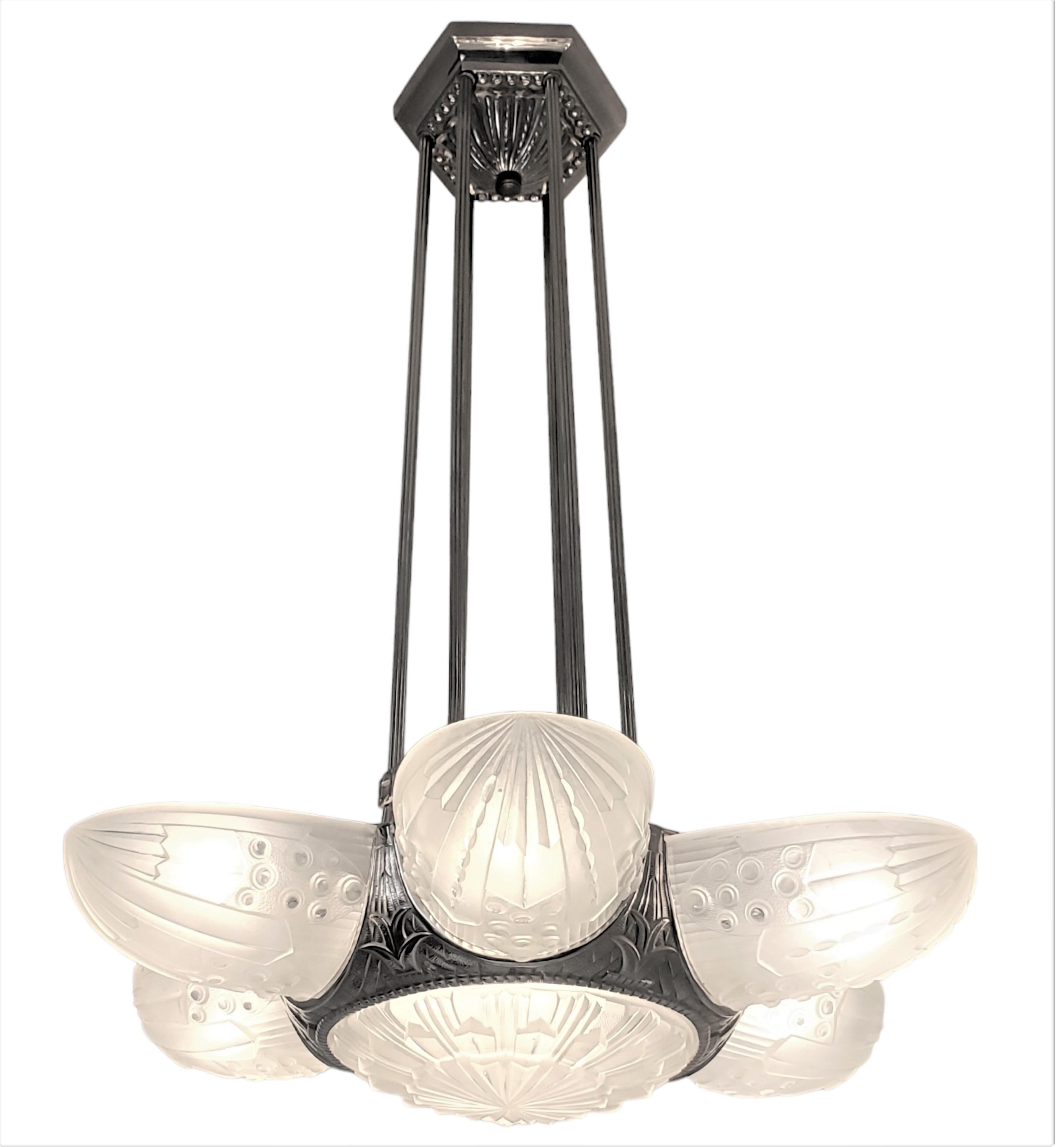 Lustre d'art français à 6 panneaux + Lustre central en bronze nickelé signé Leleu en vente 1