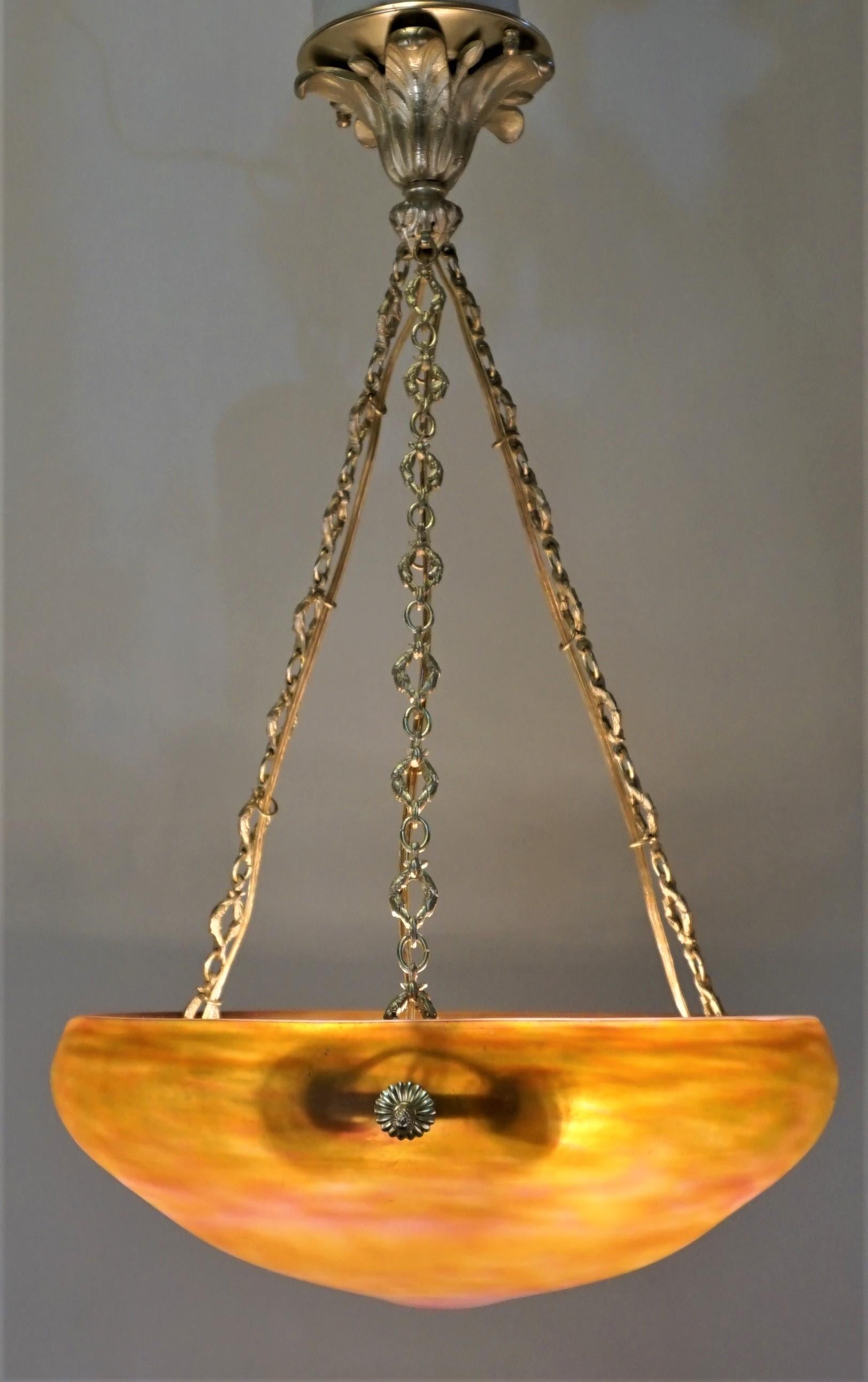 Gorgeous art glass suspension, ceiling light with blown glass pâte de verre bowl by Daum, Nancy, held by three bronze chain and canopy.
Six lights 60 watt each.