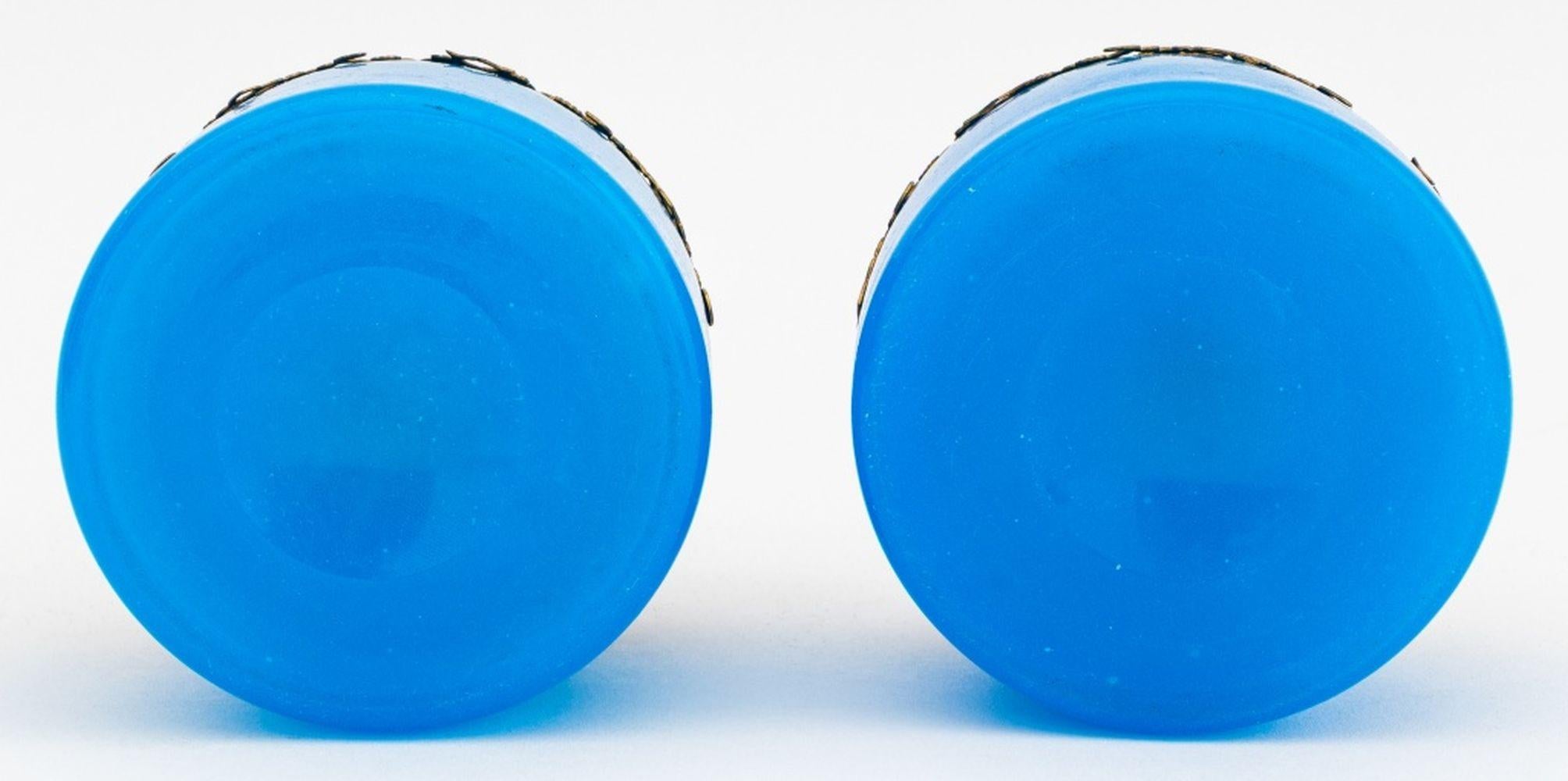 Bouteilles bouchées en verre d'art français, 3 Bon état - En vente à Astoria, NY