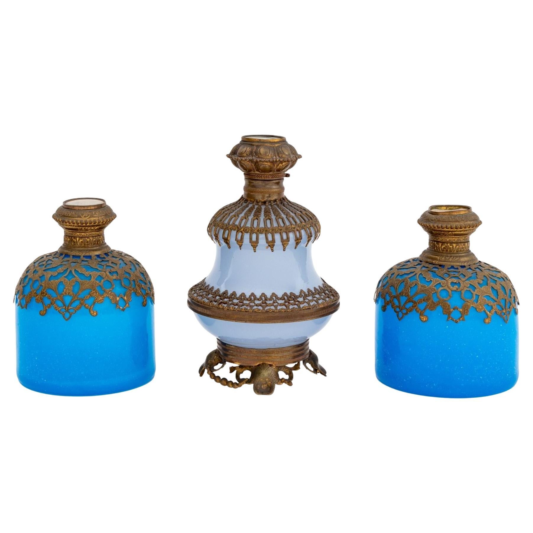 Bouteilles bouchées en verre d'art français, 3 en vente