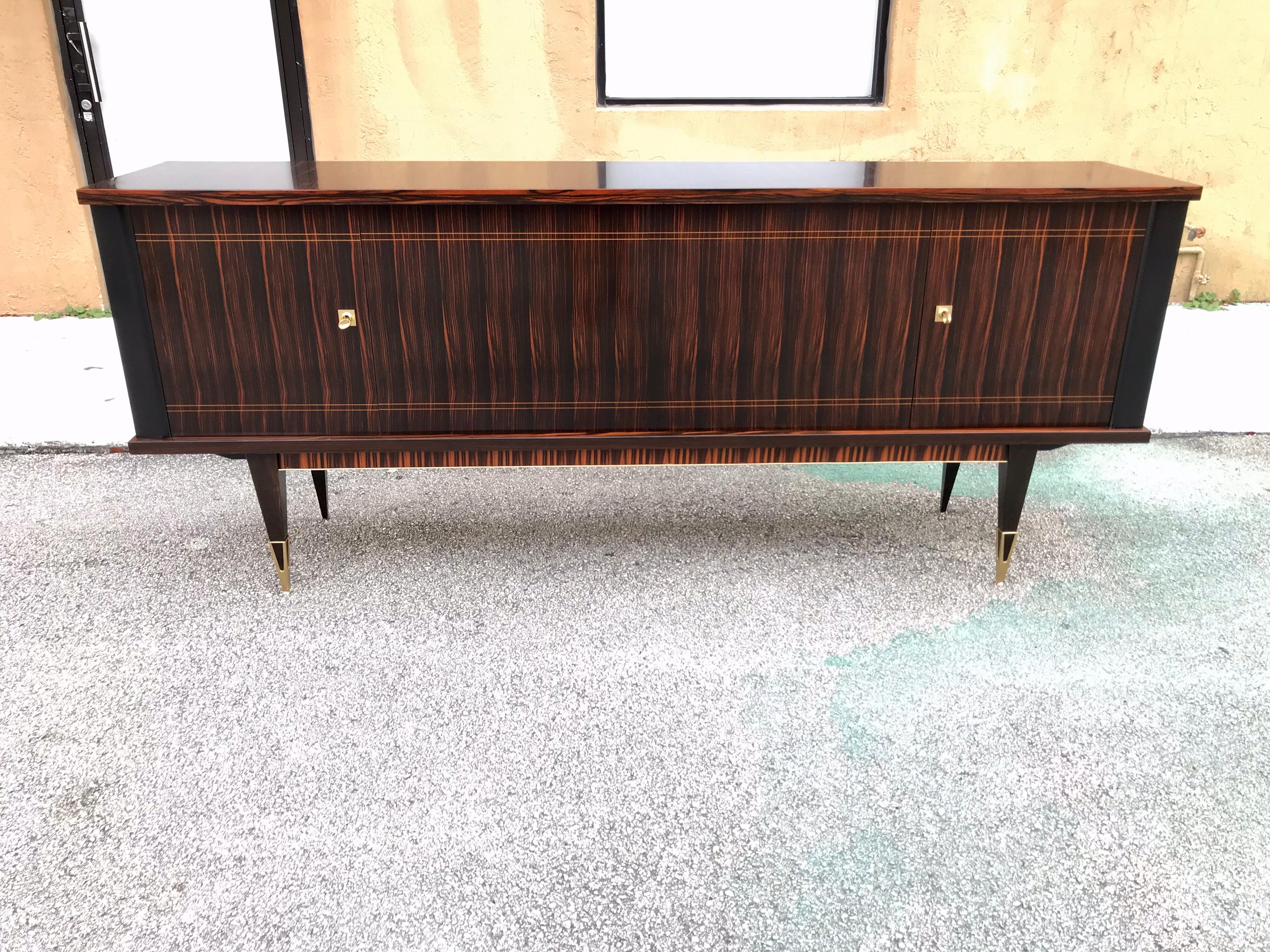 French art modern exotic Macassar ebony sideboard/buffet/bar, circa 1940s. The sideboard are in perfect condition, with 2 drawers inside, and with 1 shelves adjustable, and bar section, you can remove the shelves if you need more space, beautiful