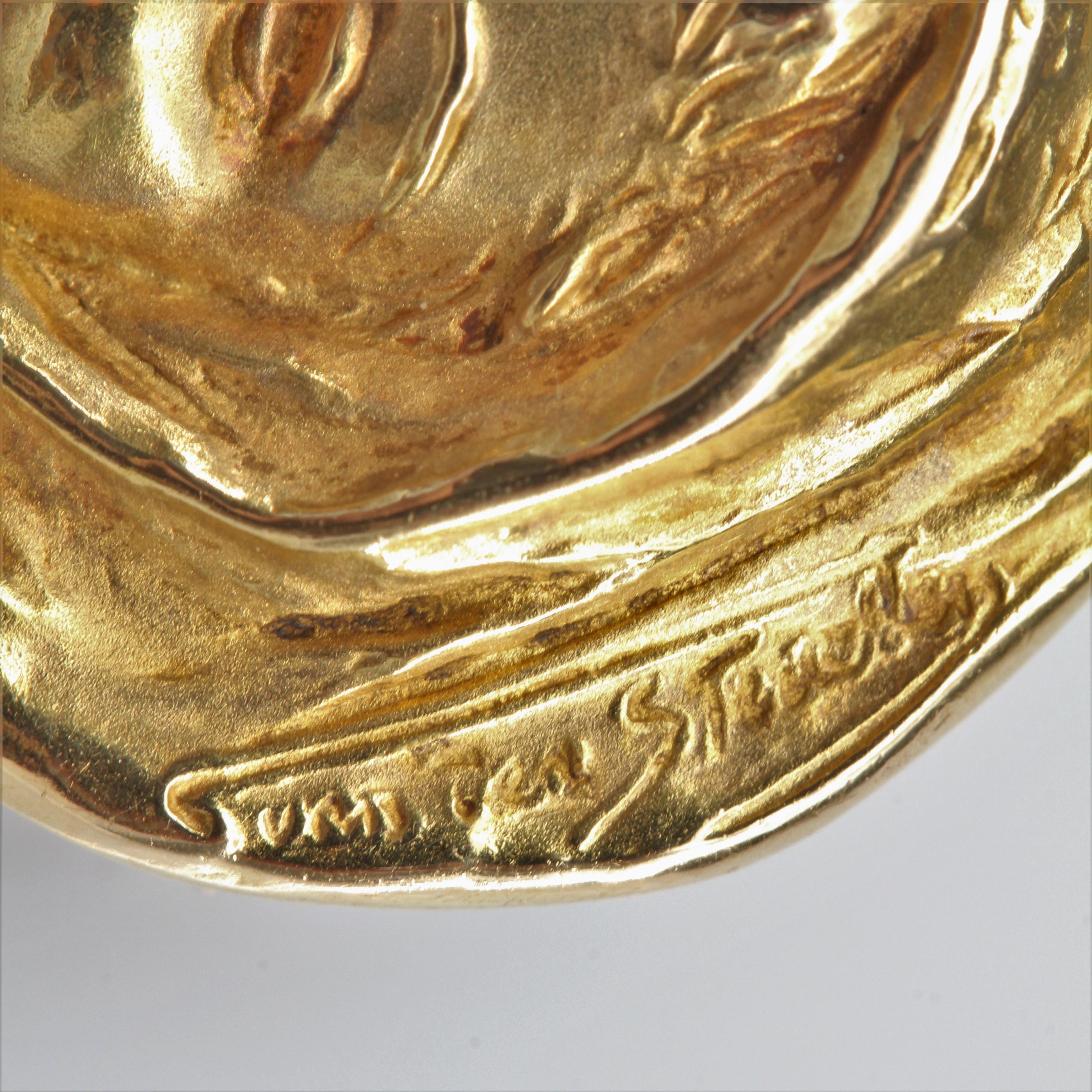Broche portrait d'enfant en or jaune 18 carats de style Art nouveau franais en vente 9