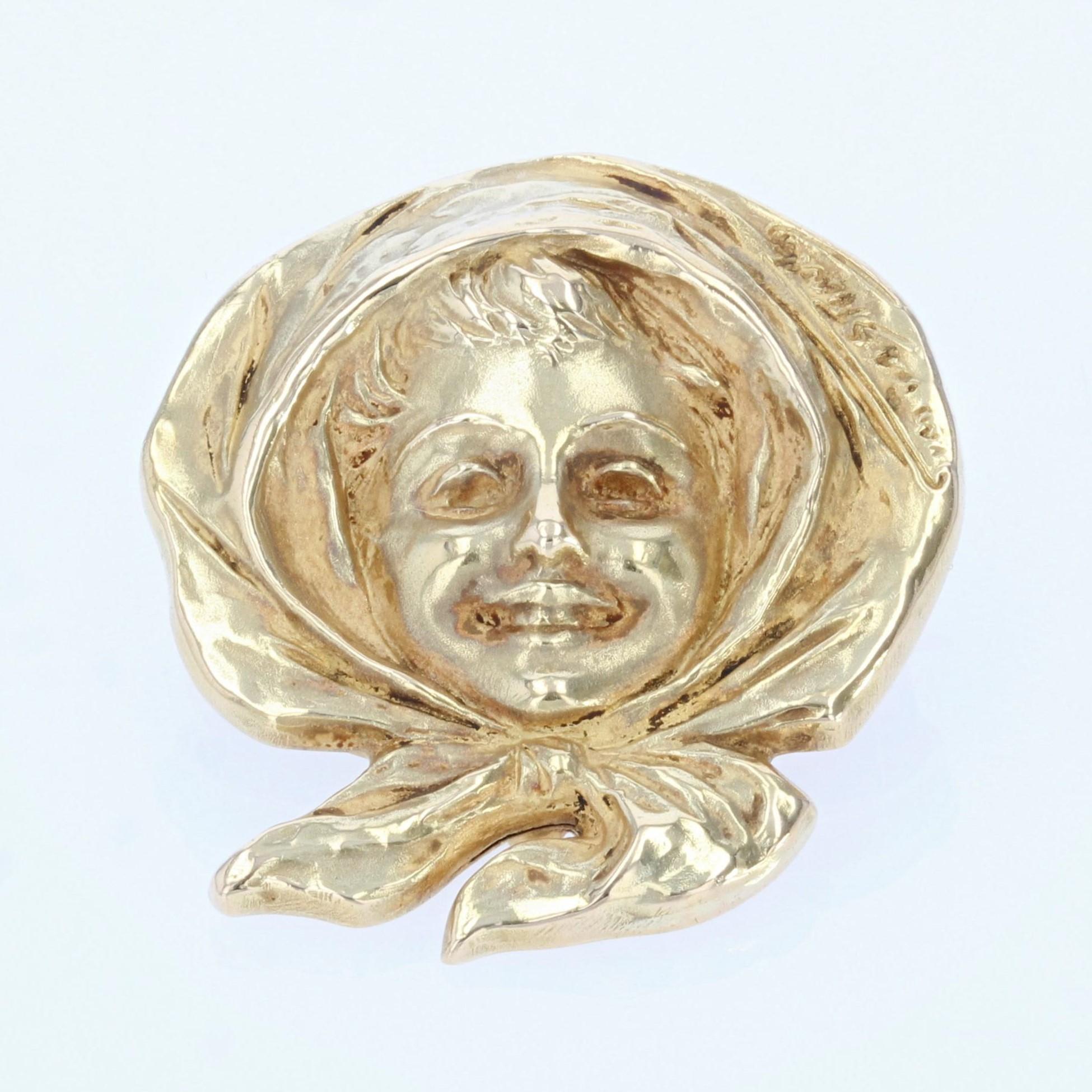 Broche portrait d'enfant en or jaune 18 carats de style Art nouveau franais Bon état - En vente à Poitiers, FR