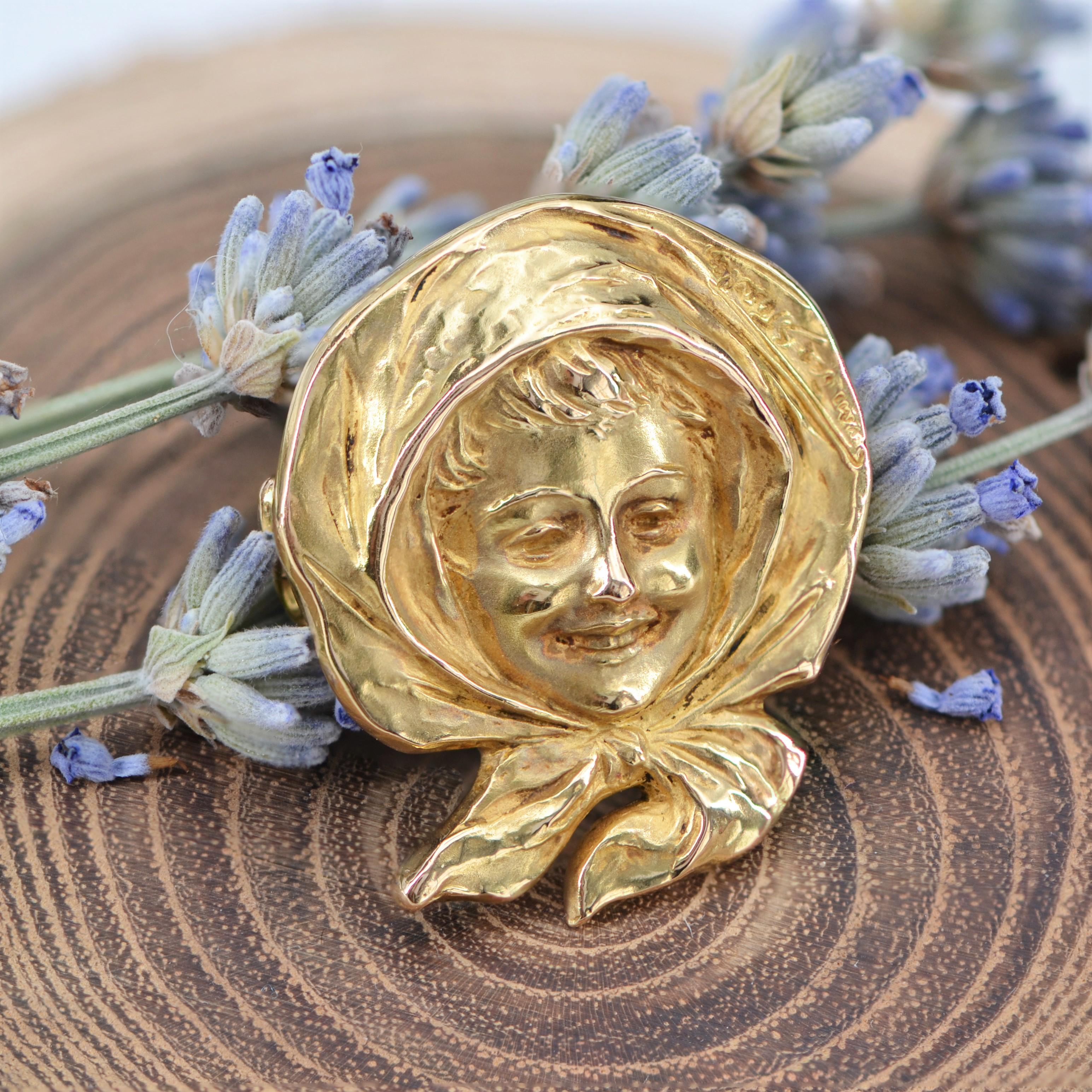 Broche portrait d'enfant en or jaune 18 carats de style Art nouveau franais en vente 2