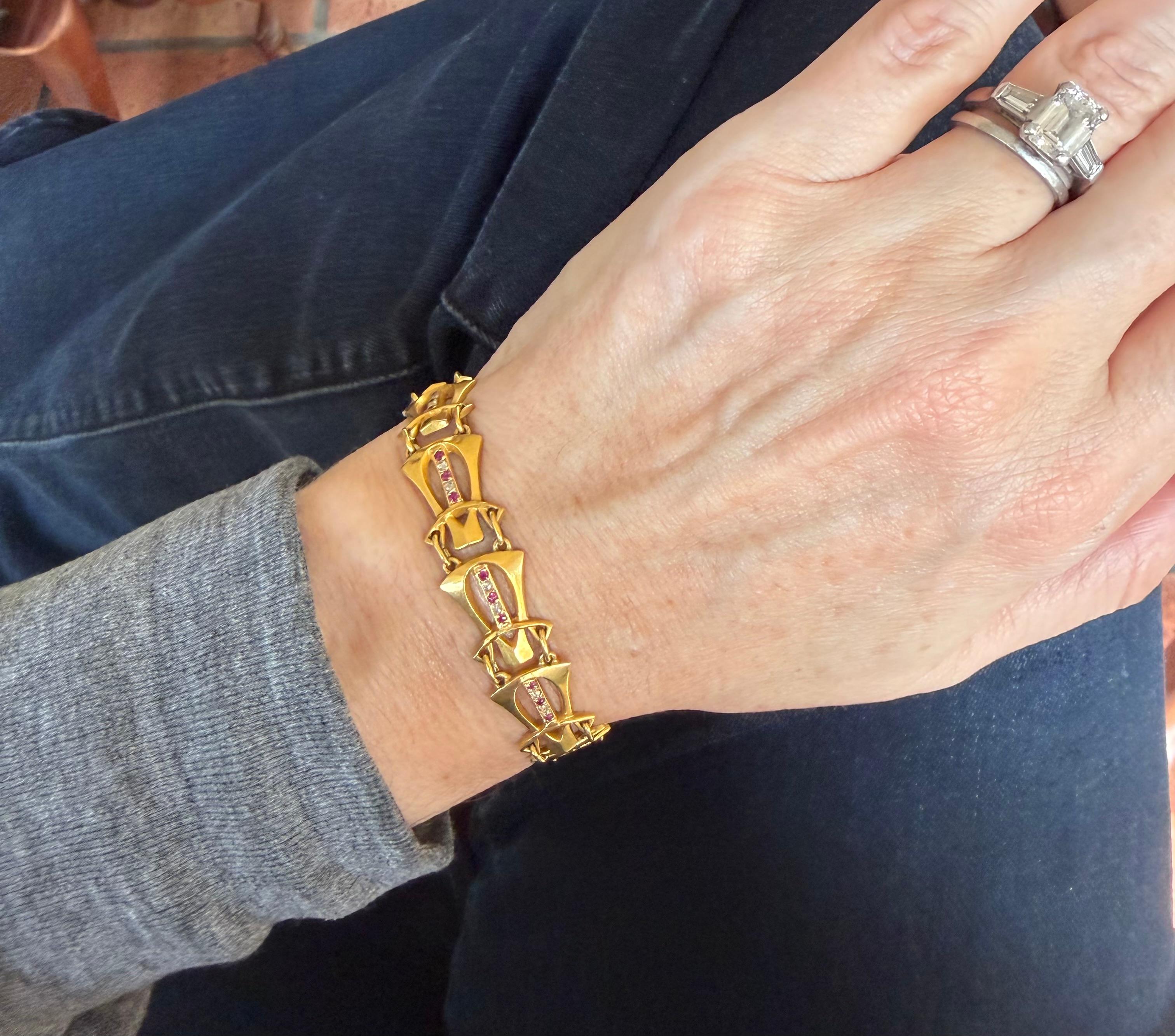Bracelet à maillons en or jaune 18K, diamants et rubis, de style Art Nouveau français Pour femmes en vente