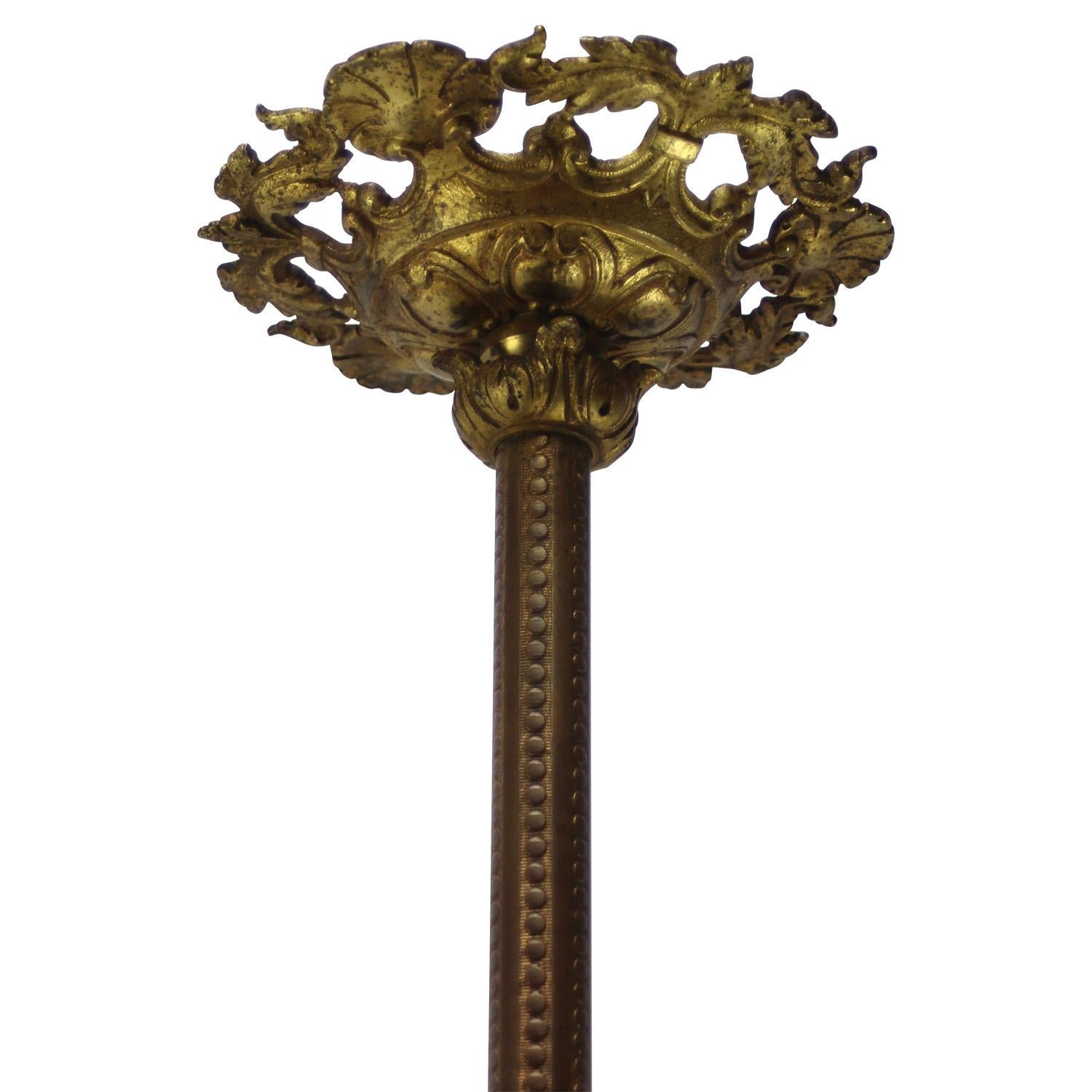 Französischer Jugendstil 4 Messingarme, Weißglas-Kronleuchter Pendelleuchte im Angebot 1