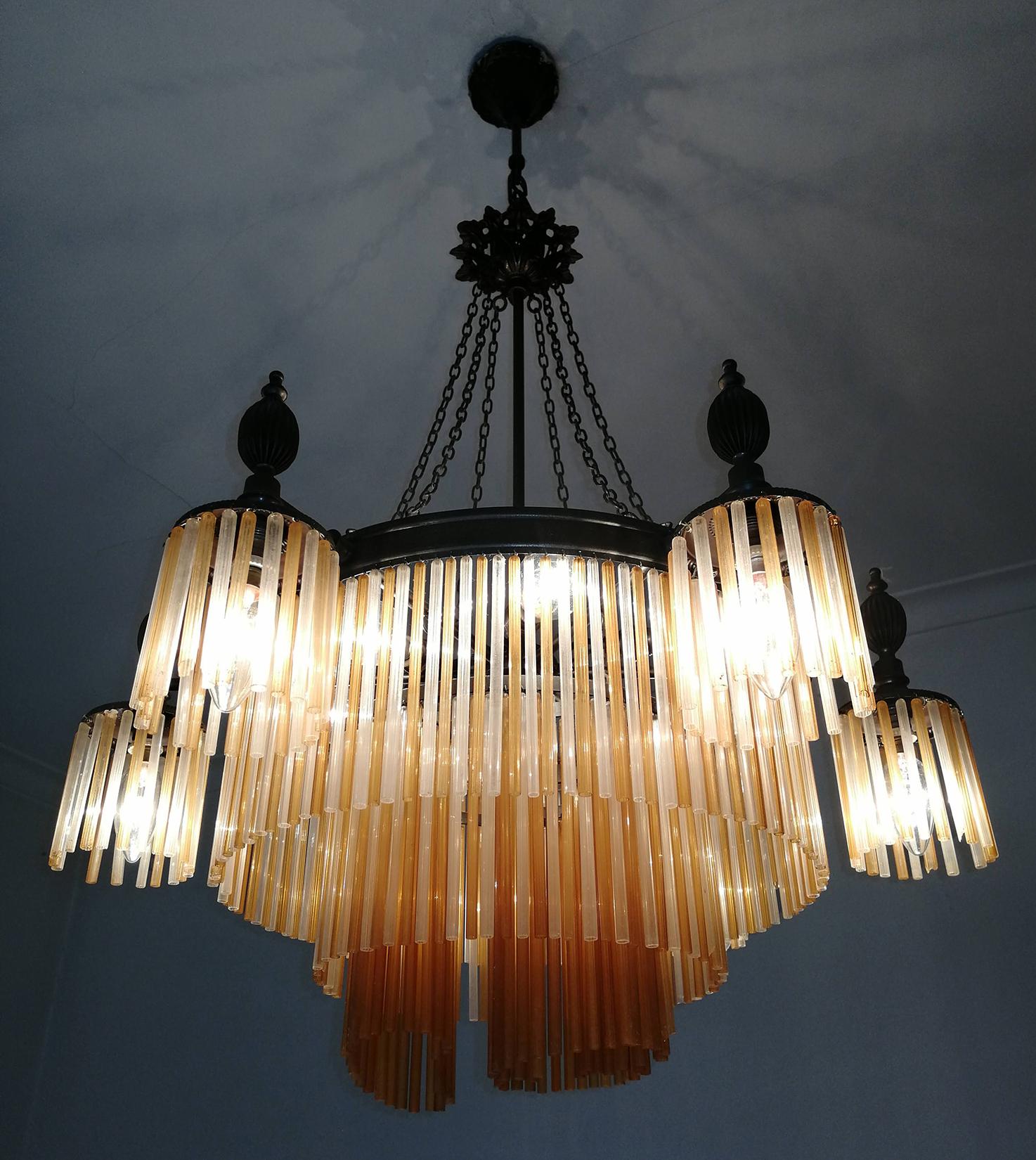 French Art Nouveau and Art Deco Amber and Clear Glass Straws 12-Light Chandelier For Sale 4